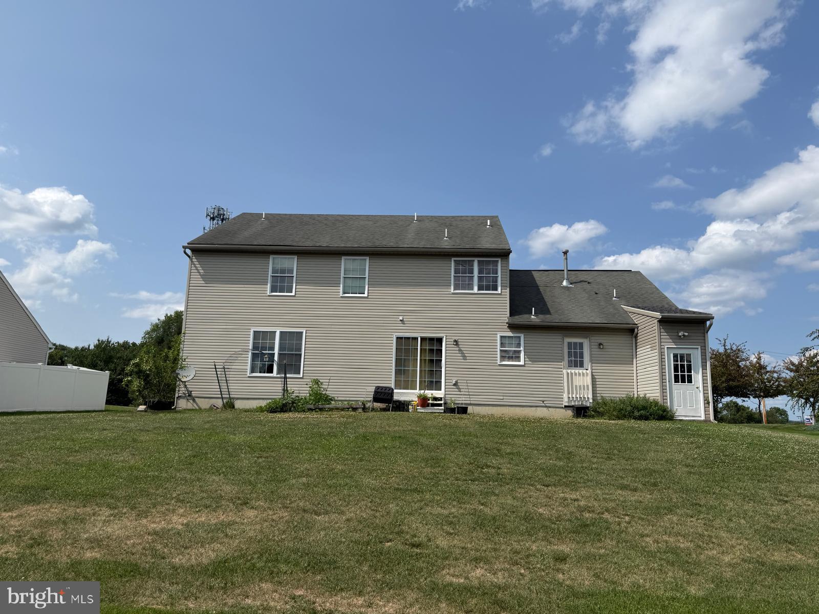 215 N Sandy Ln, Sinking Spring, PA 19608 photo