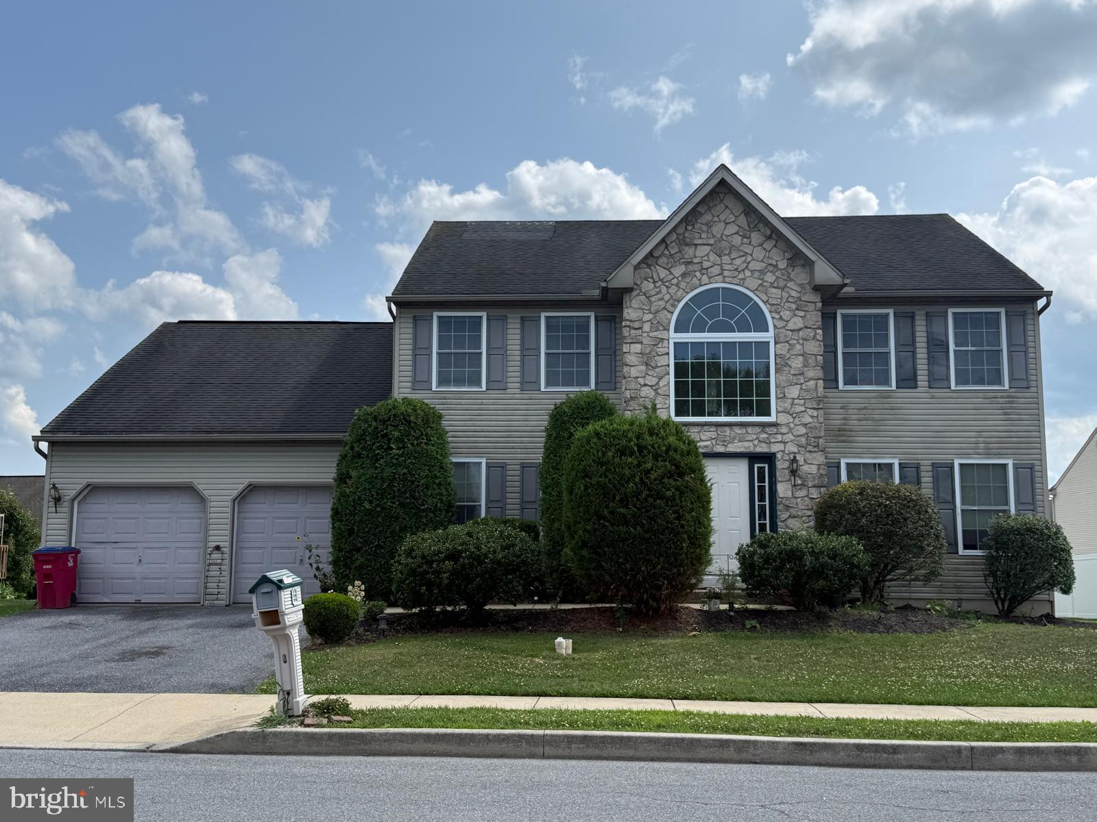 215 Sandy Ln, Sinking Spring, PA 19608