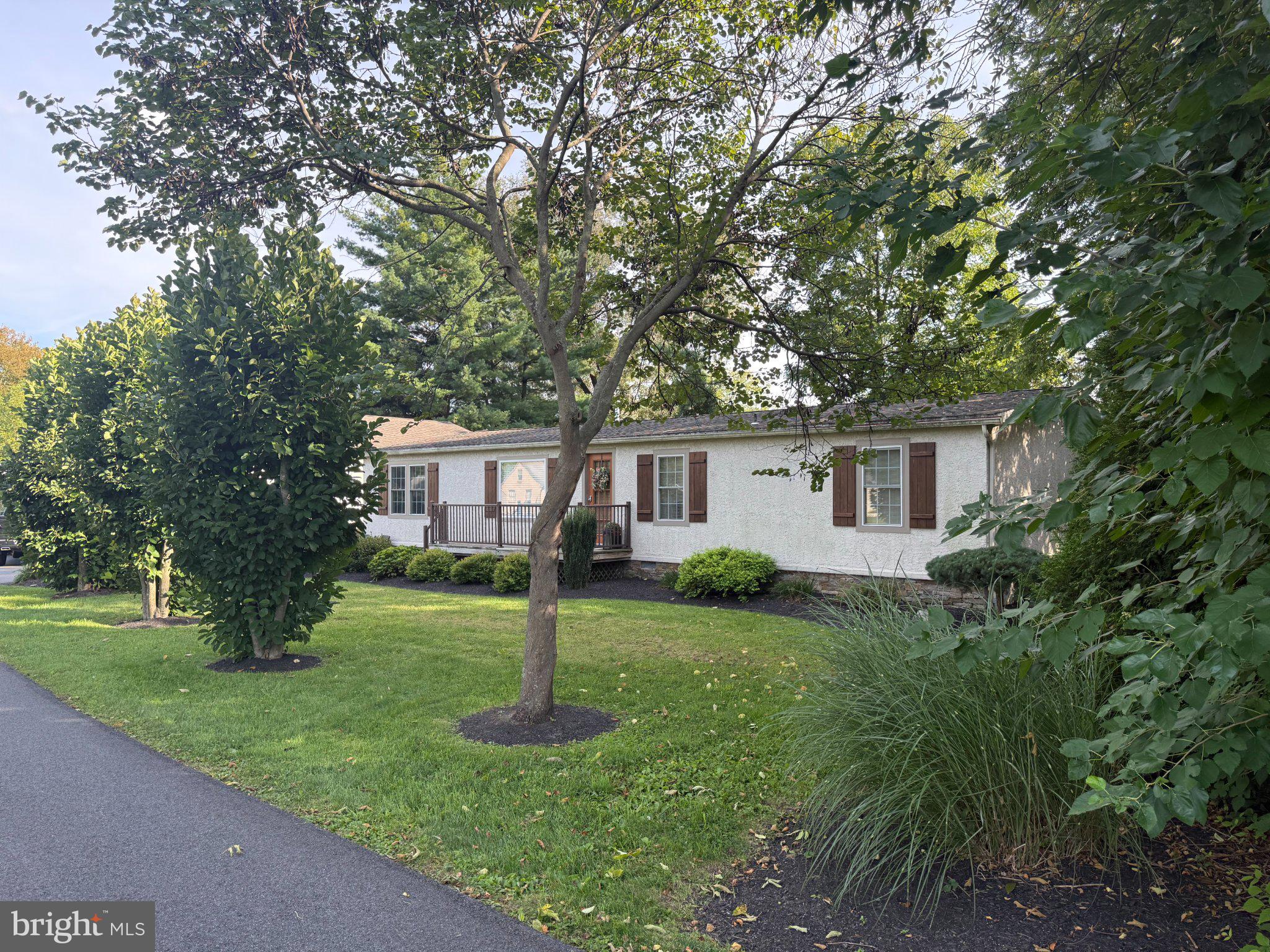 12 2nd St, Douglassville, PA 19518