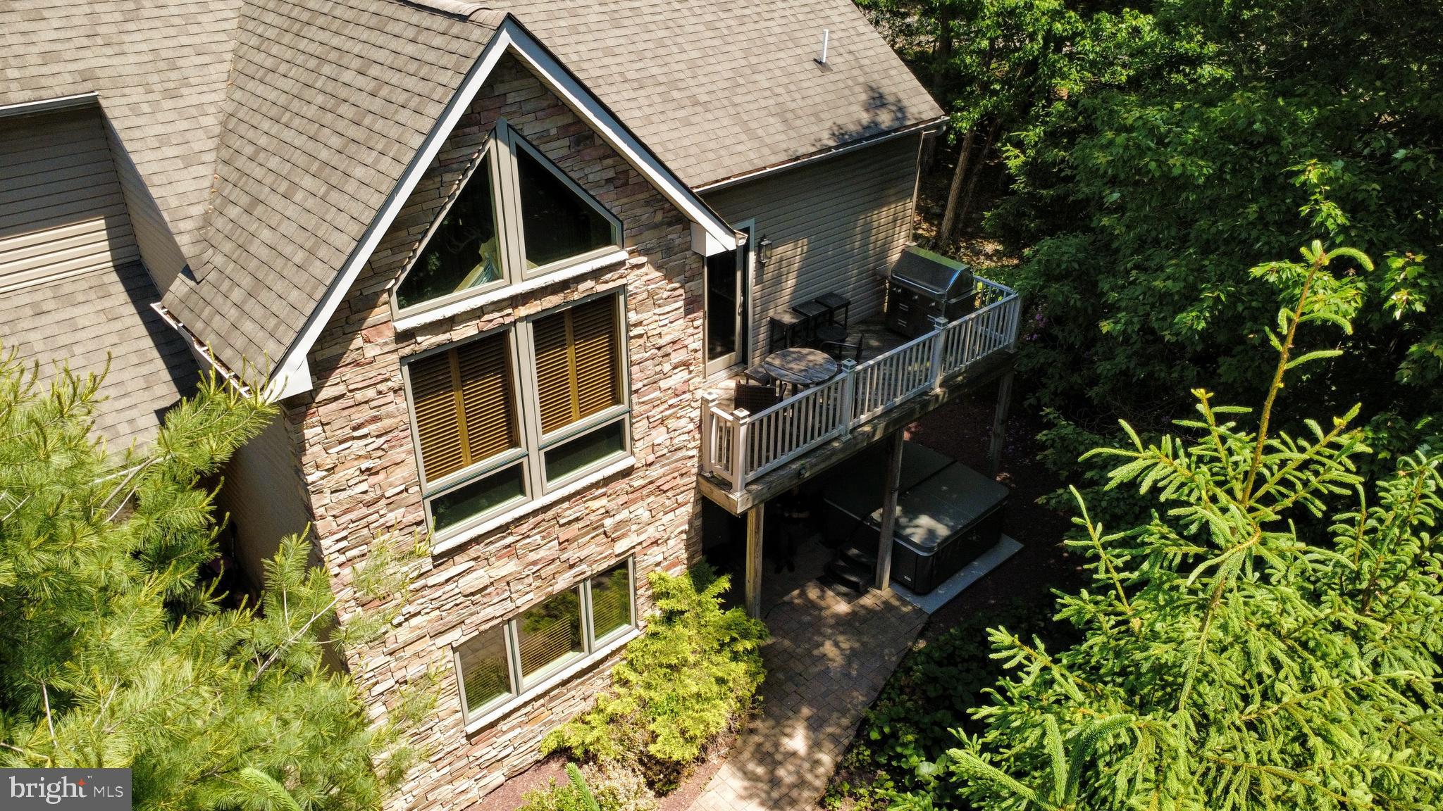134 Longview Dr, Lake Harmony, PA 18624