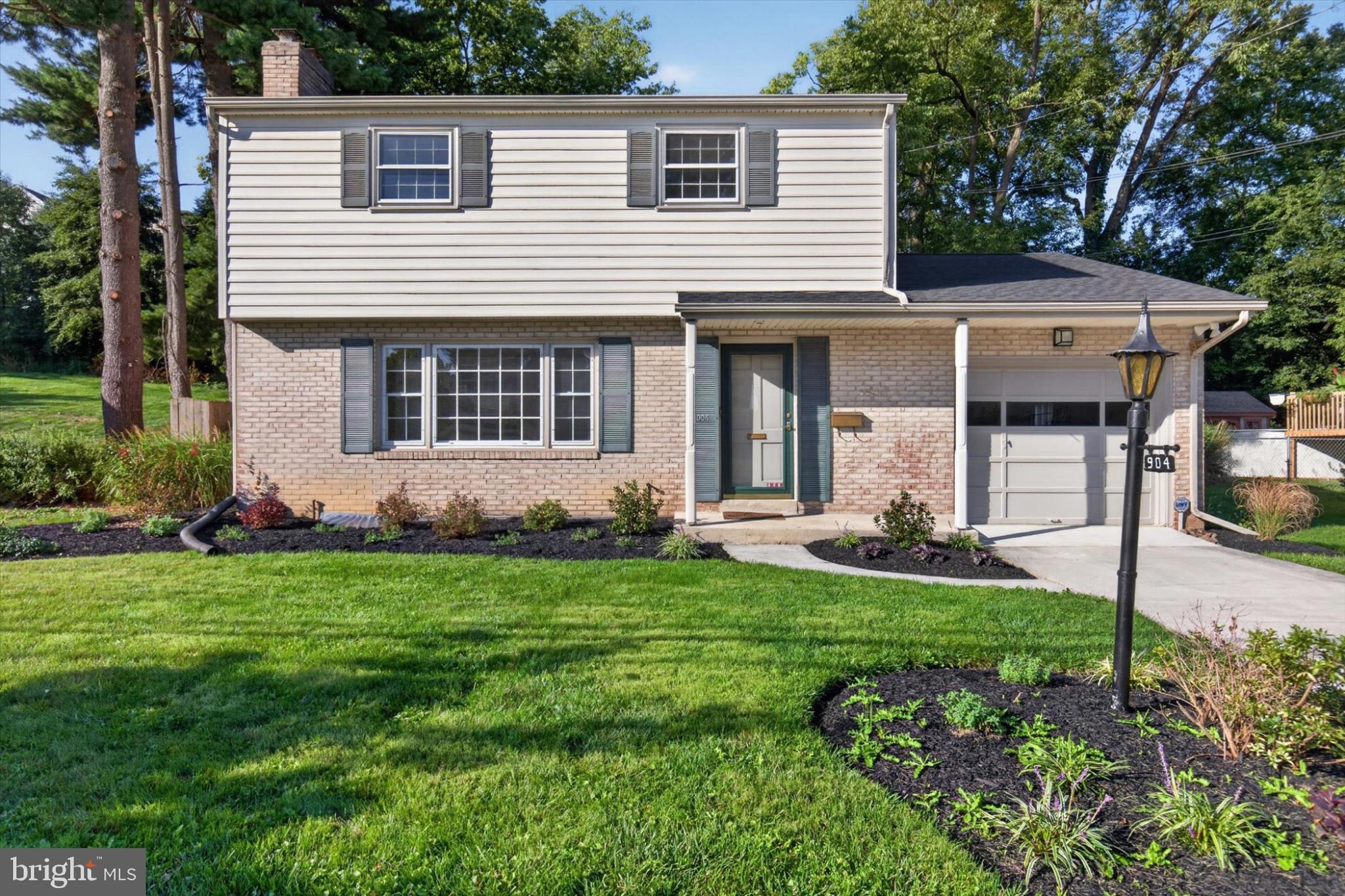 904 Foxcroft Dr, Camp Hill, PA 17011