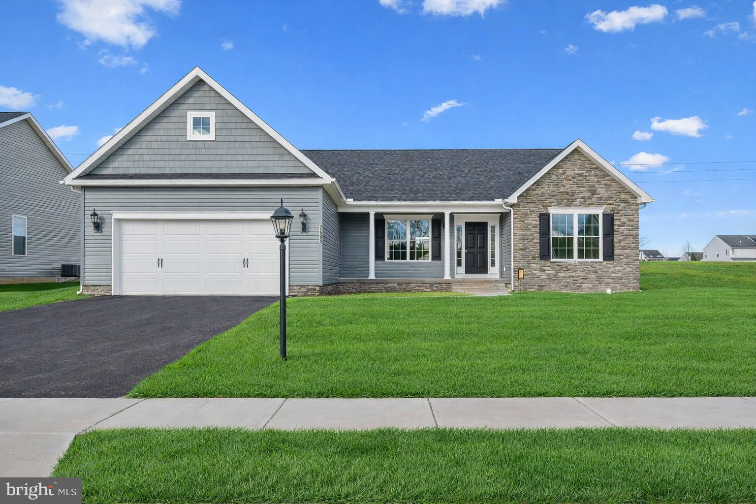 42 Lillich Dr, Abbottstown, PA 17301