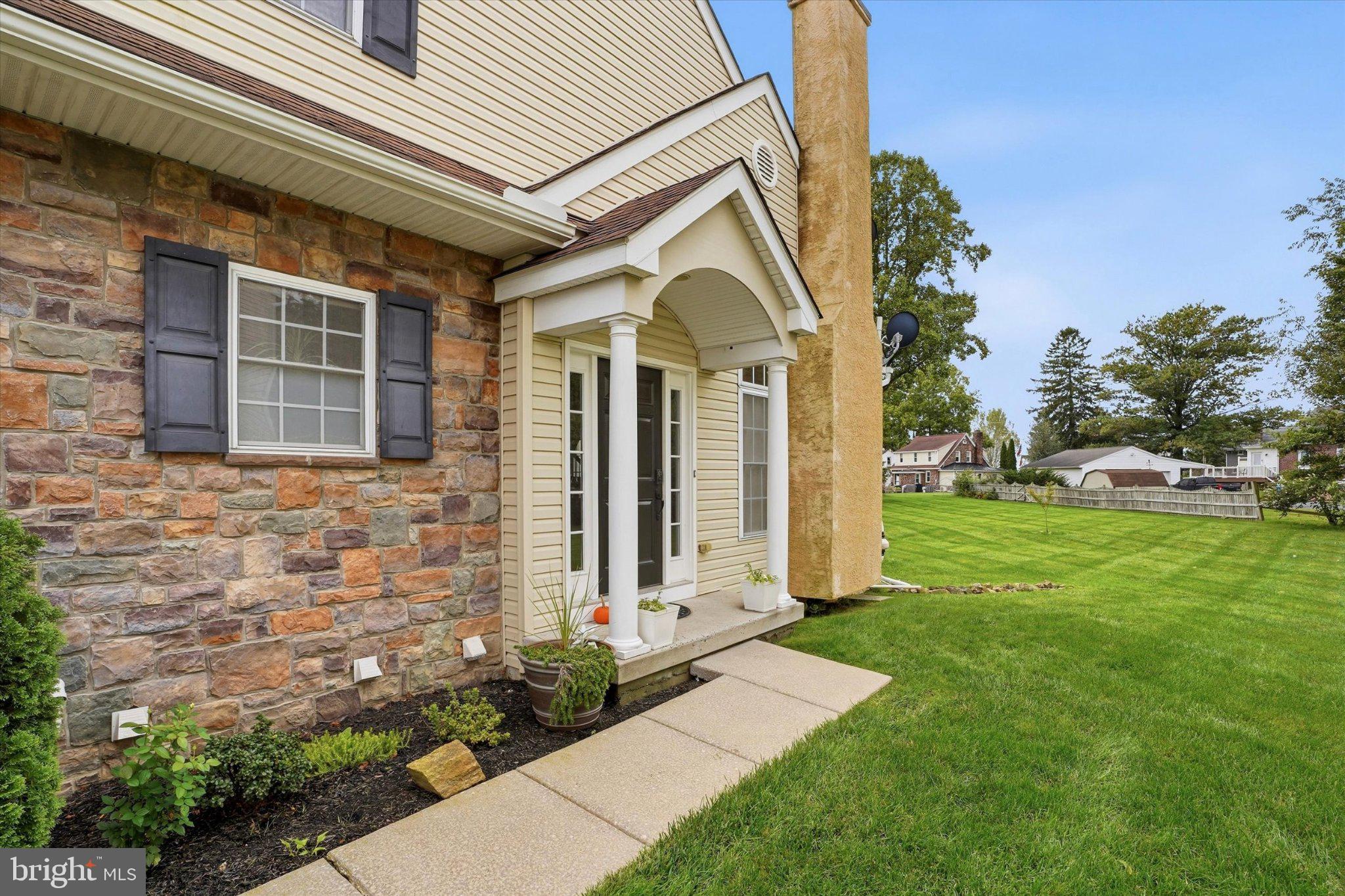 99 Waynebrook Dr, Honey Brook, PA 19344 photo