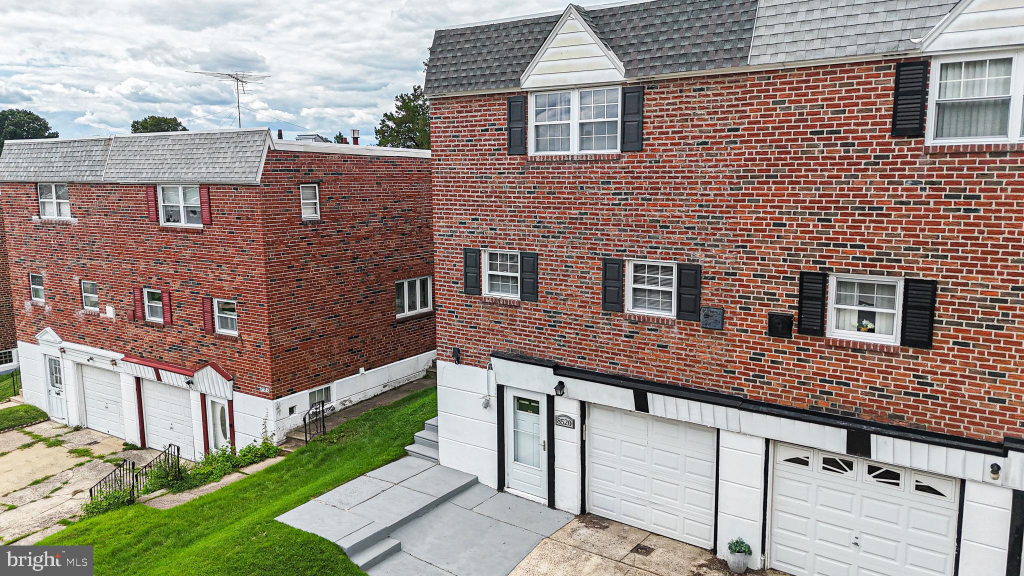 8520 Bridle Rd, Philadelphia, PA 19111