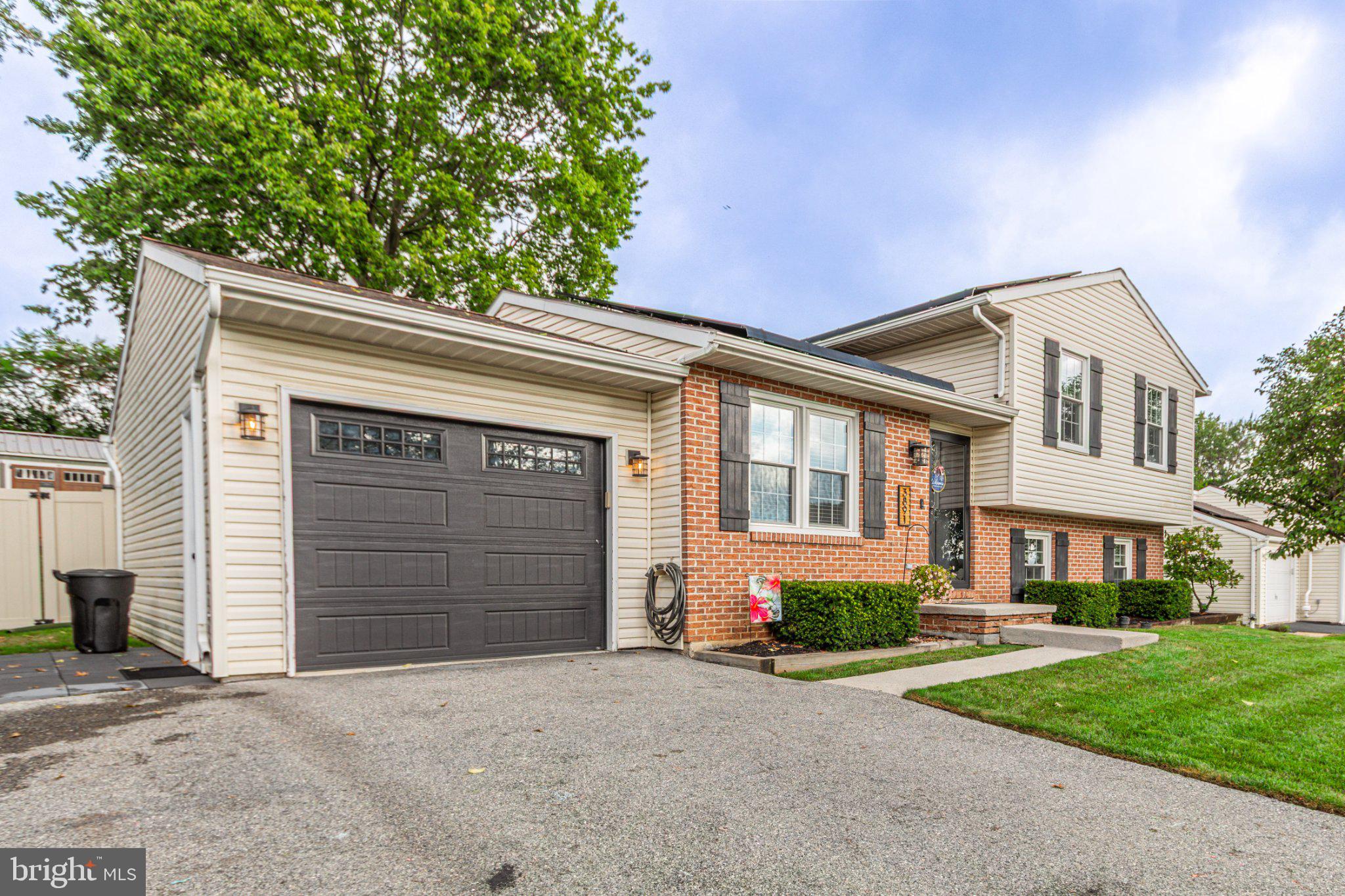 3891 Sandra Dr, York, PA 17402 photo