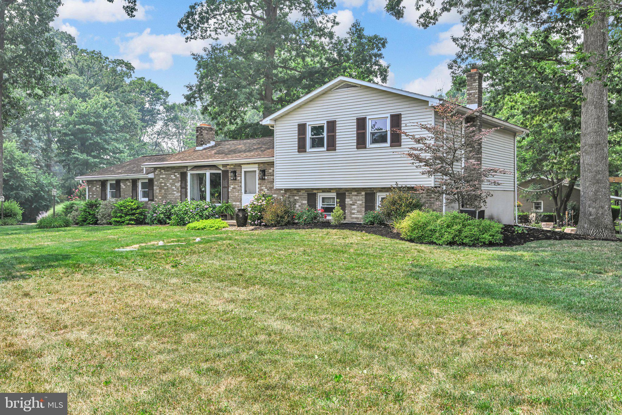 2 Shady Ln, Myerstown, PA 17067