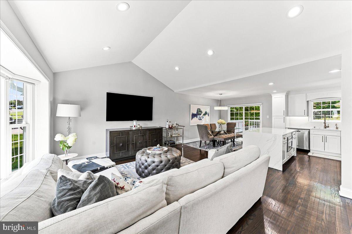 310 Columbia Pl, Broomall, PA 19008
