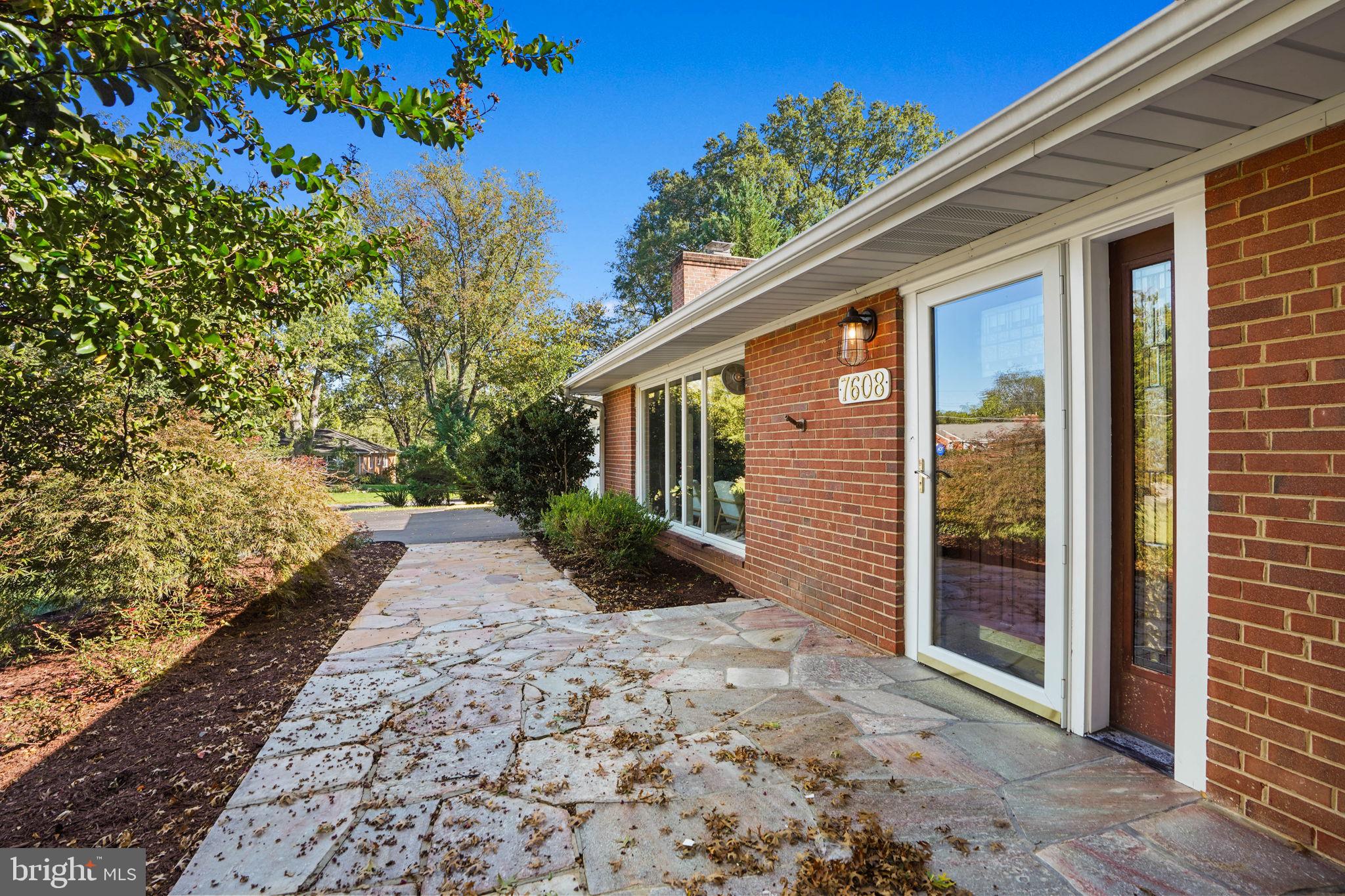 7608 Quintana Ct, Bethesda, MD 20817 photo