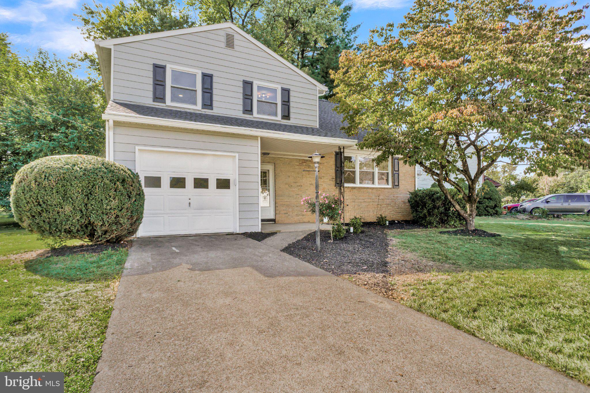 6054 Edward Dr, Mechanicsburg, PA 17050