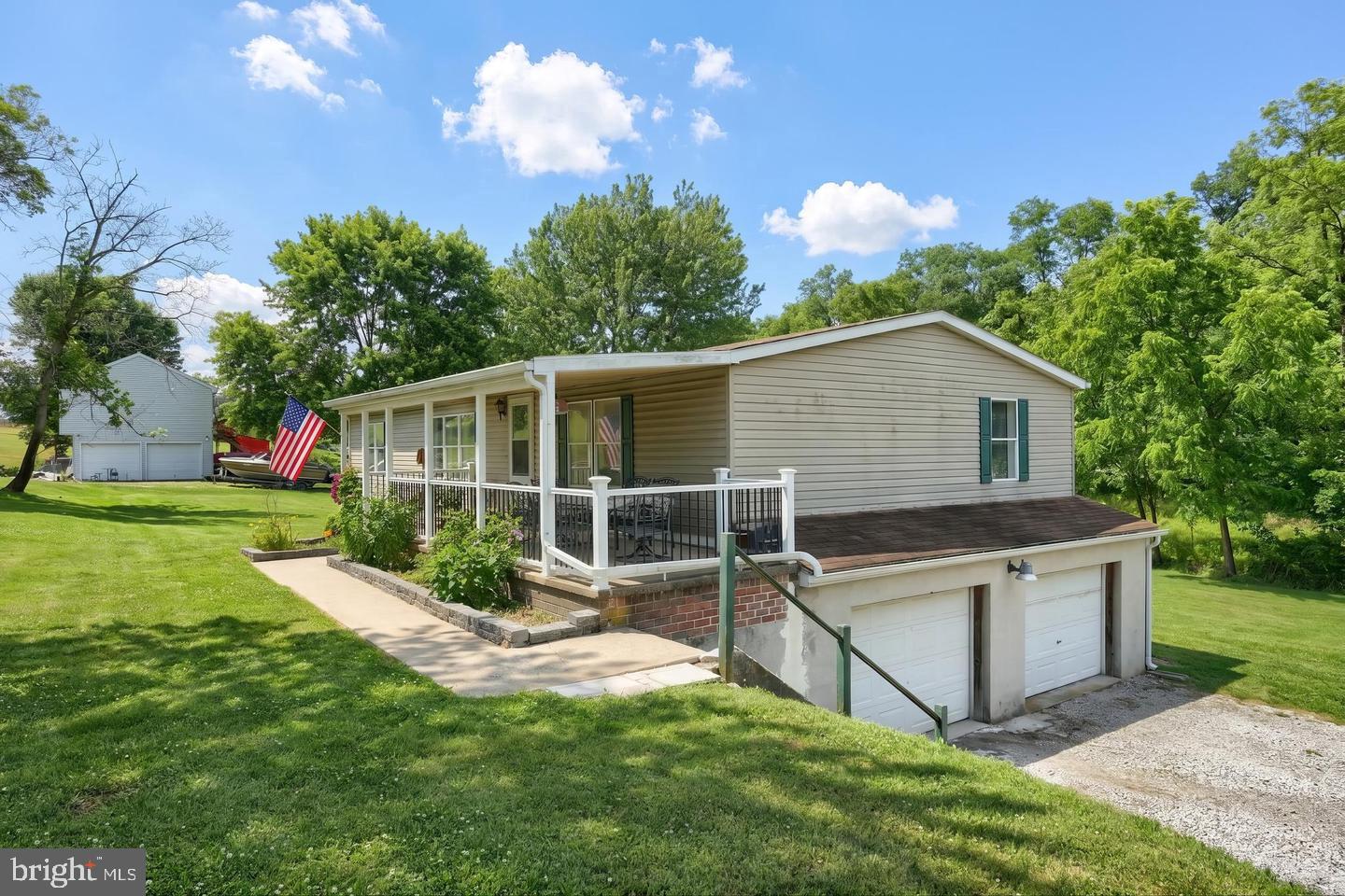 105 Weire Rd, York, PA 17404 photo