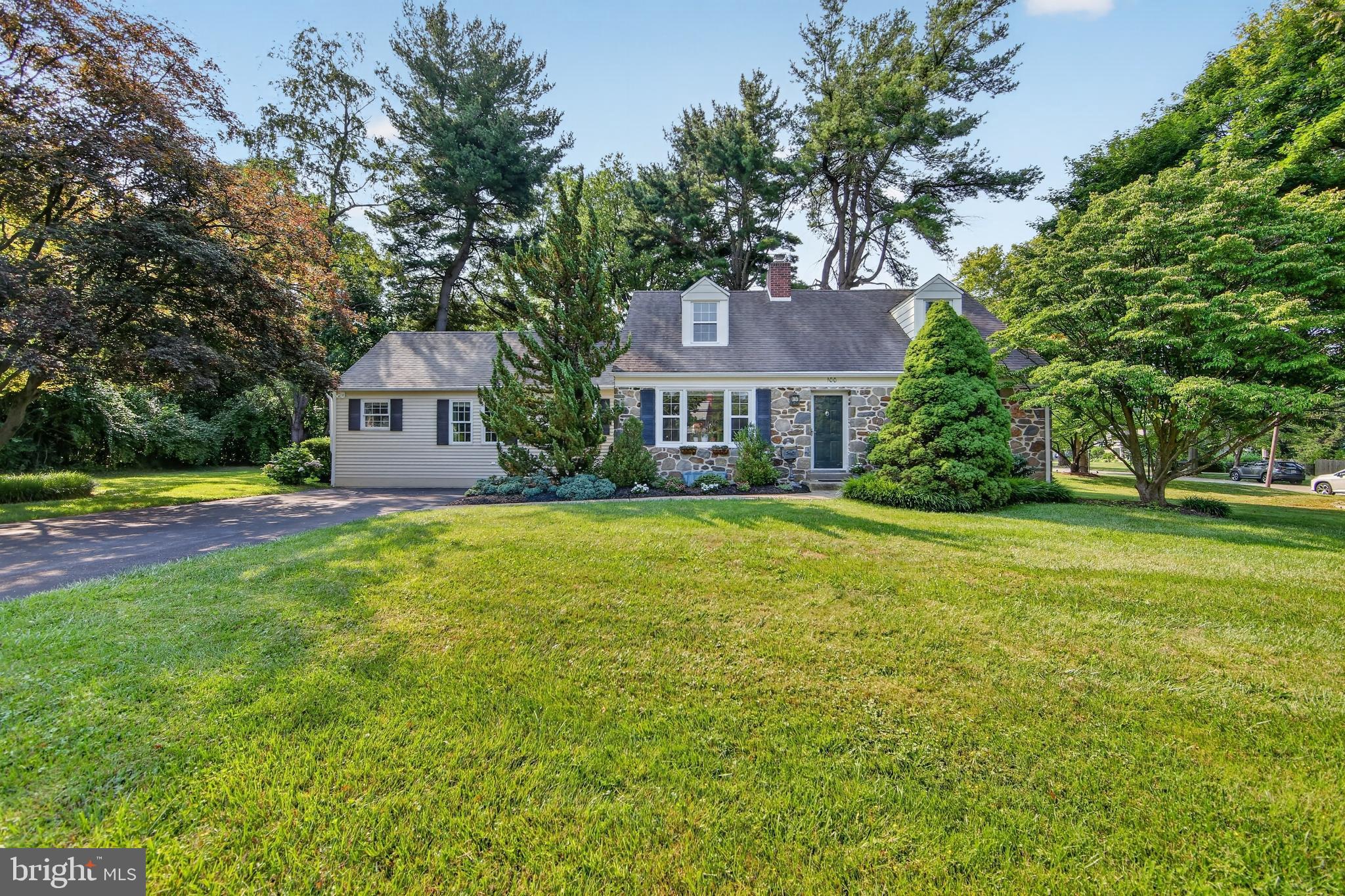 100 Rose Valley Rd, Wallingford, PA 19086