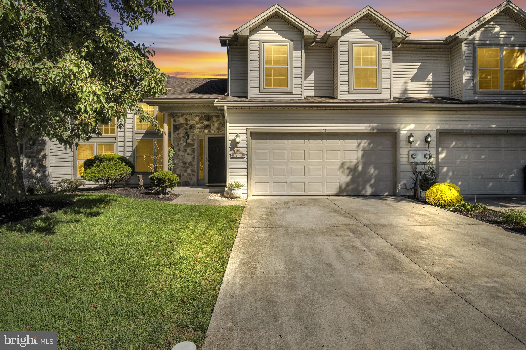 27 Edgewater Dr, Middletown, PA 17057
