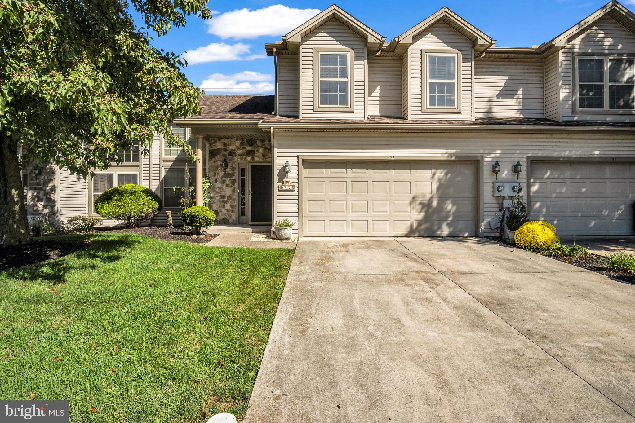 27 Edgewater Dr, Middletown, PA 17057 photo