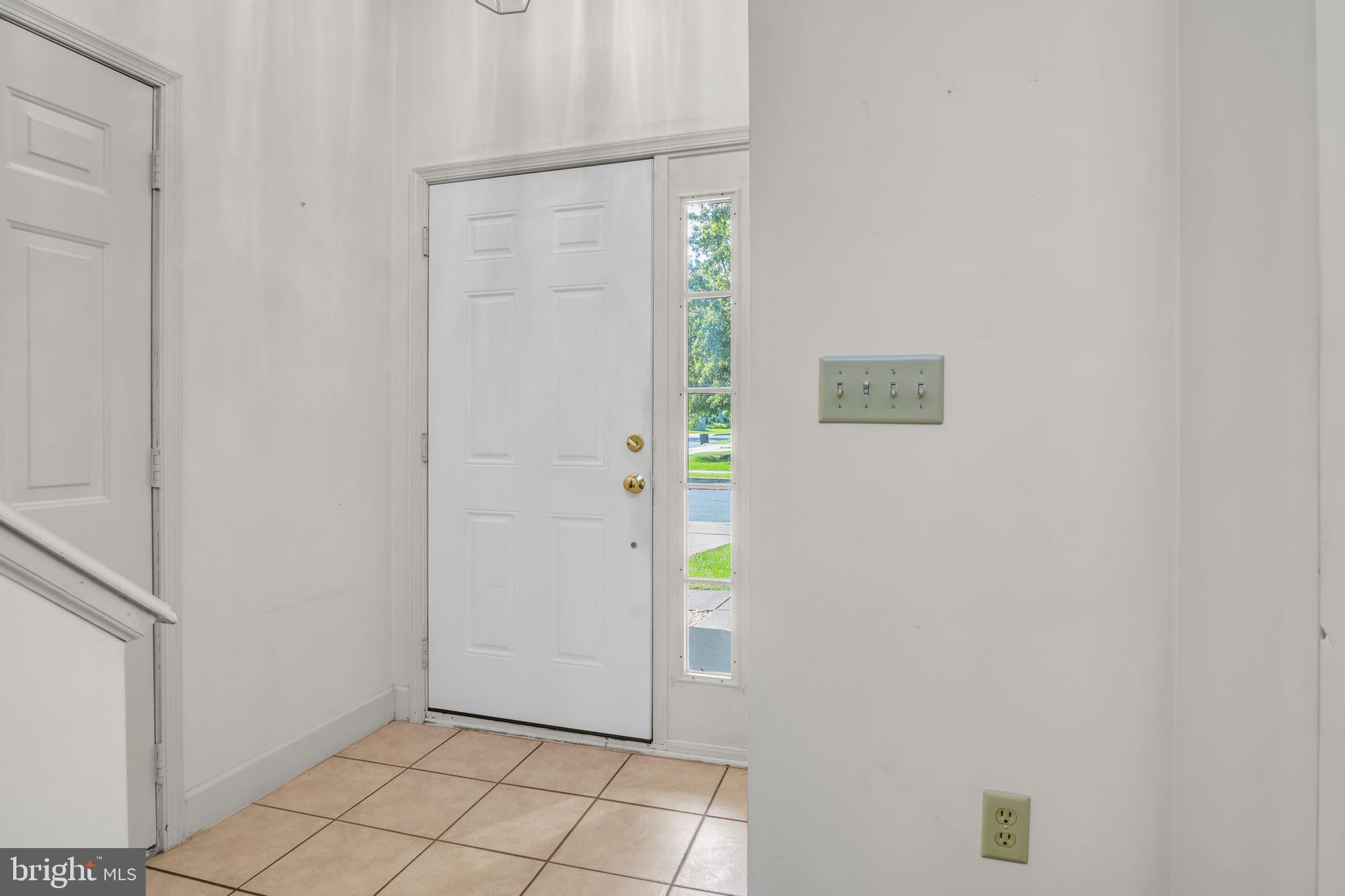 27 Edgewater Dr, Middletown, PA 17057 photo