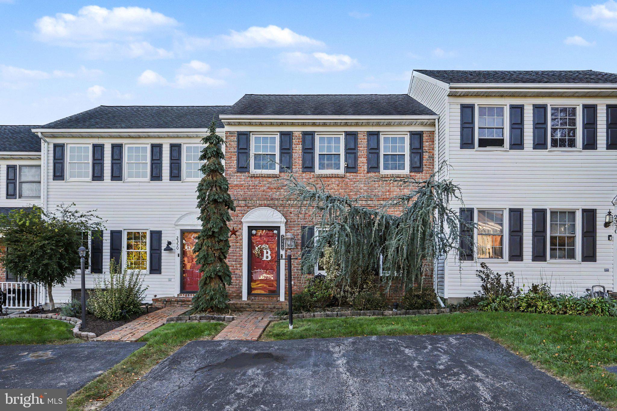 2360 Woodmont Dr, York, PA 17404