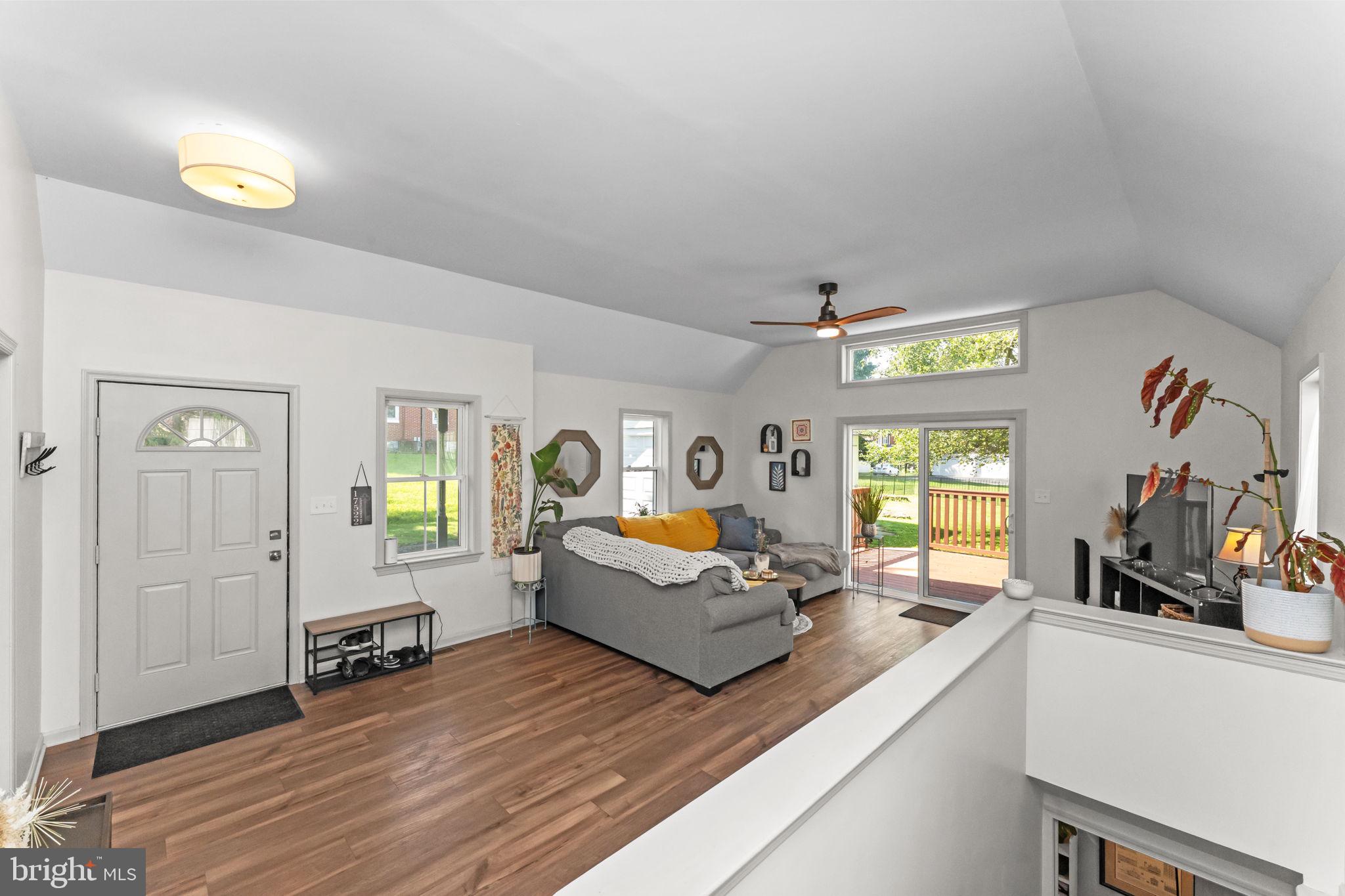 1368 Apple St, Ephrata, PA 17522 photo