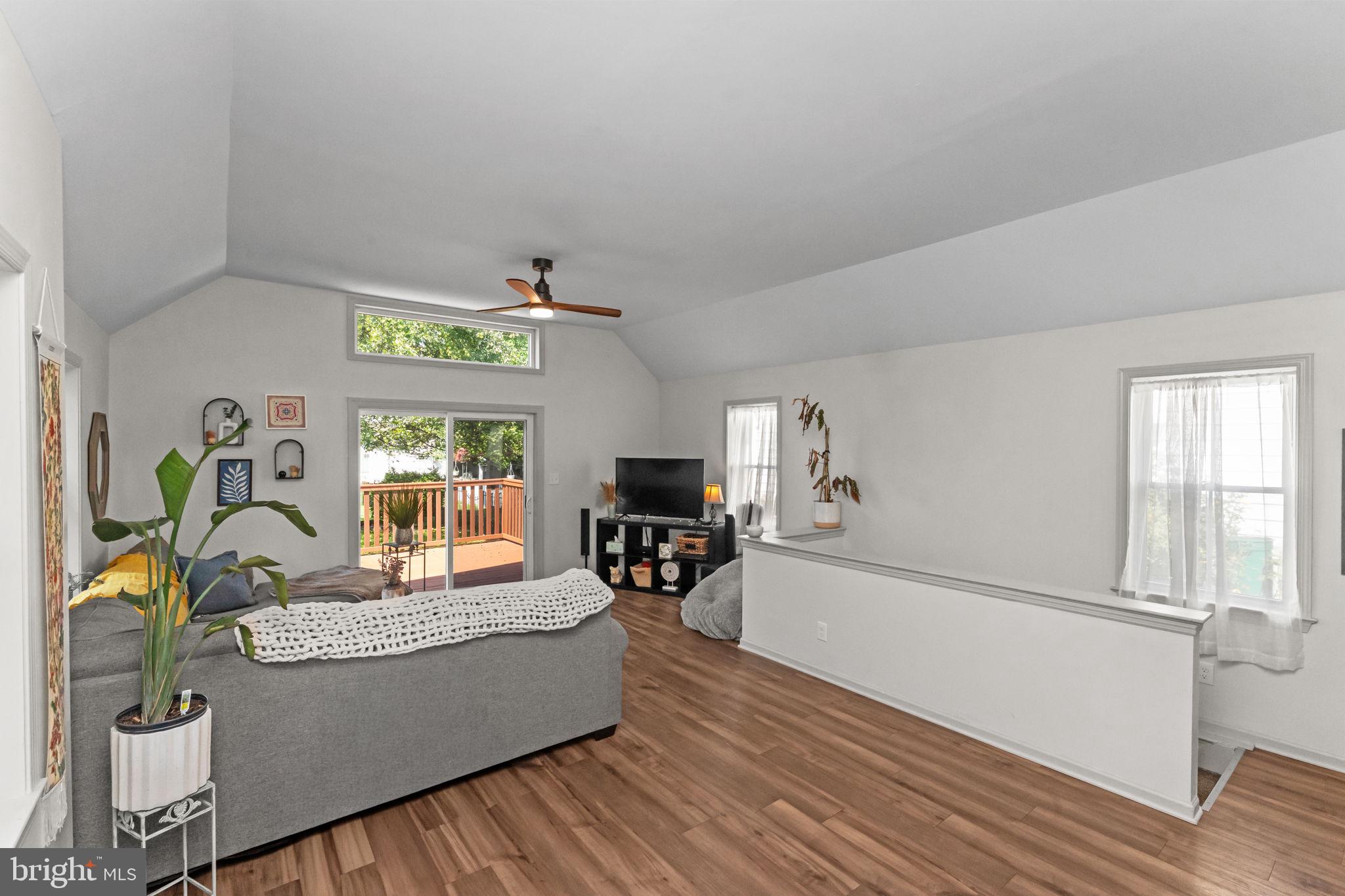 1368 Apple St, Ephrata, PA 17522 photo