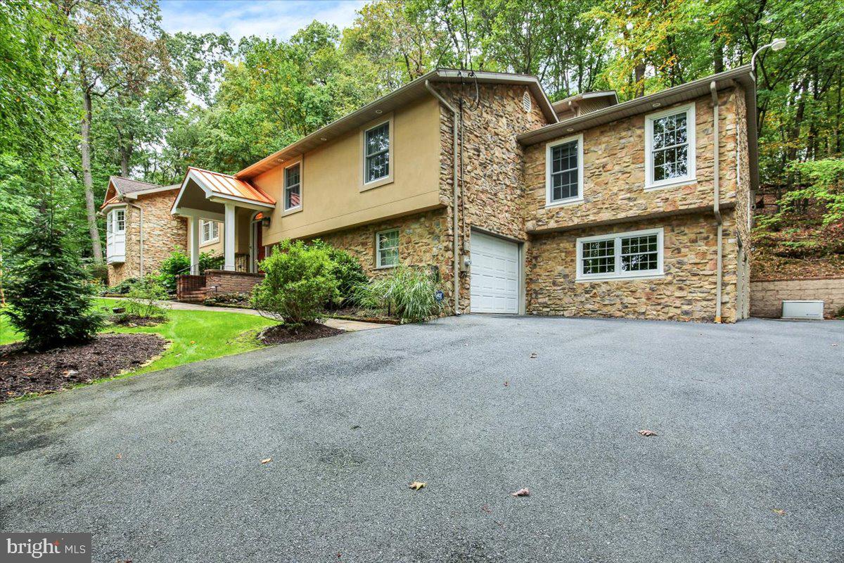 45 Kutz Rd, Temple, PA 19560