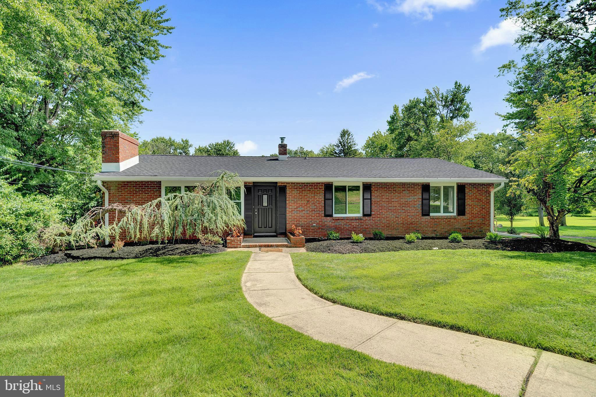 7 Malaga Dr, Ewan, NJ 08628