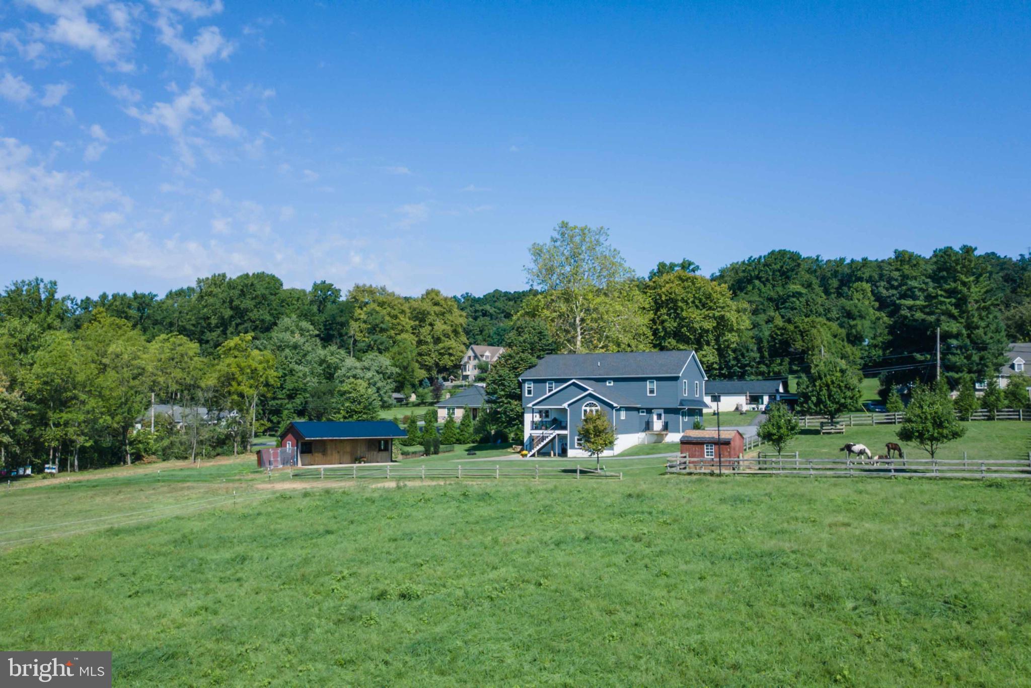 5268 Diem Rd, New Holland, PA 17557