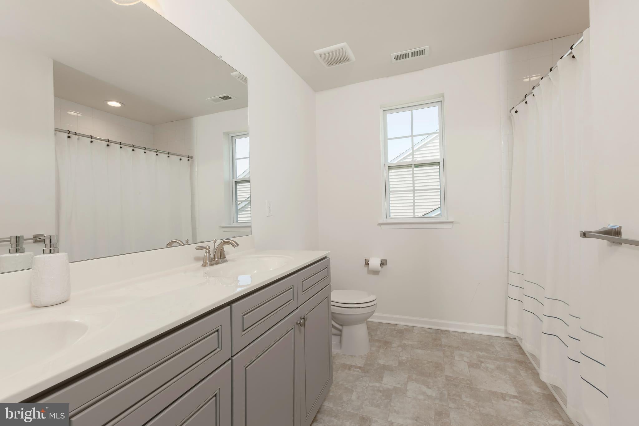 41 Champlain St, Sicklerville, NJ 08081 photo