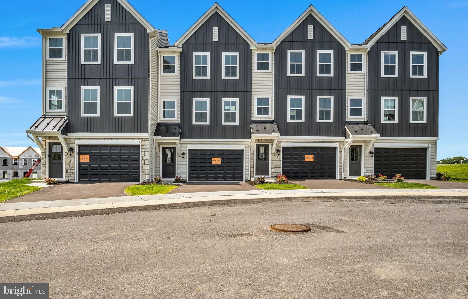 4 Morgan Cir, Carlisle, PA 17015
