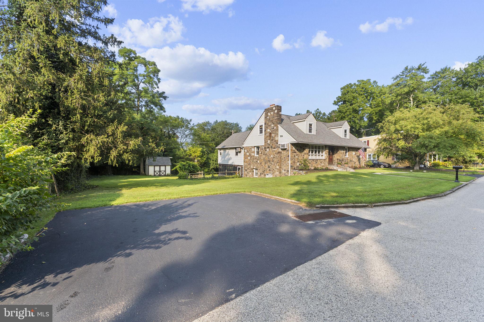 510 Sardaro Ln, Norristown, PA 19401 photo