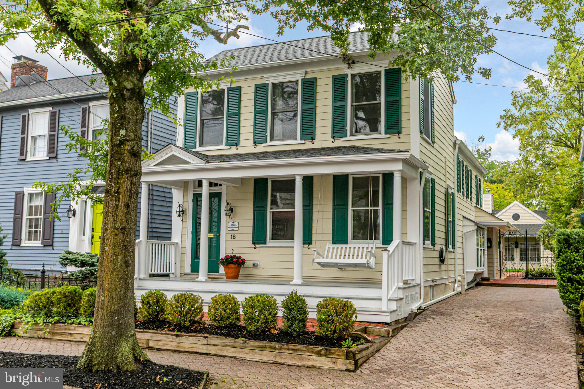 16 Delaware Ave, Pennington, NJ 08534