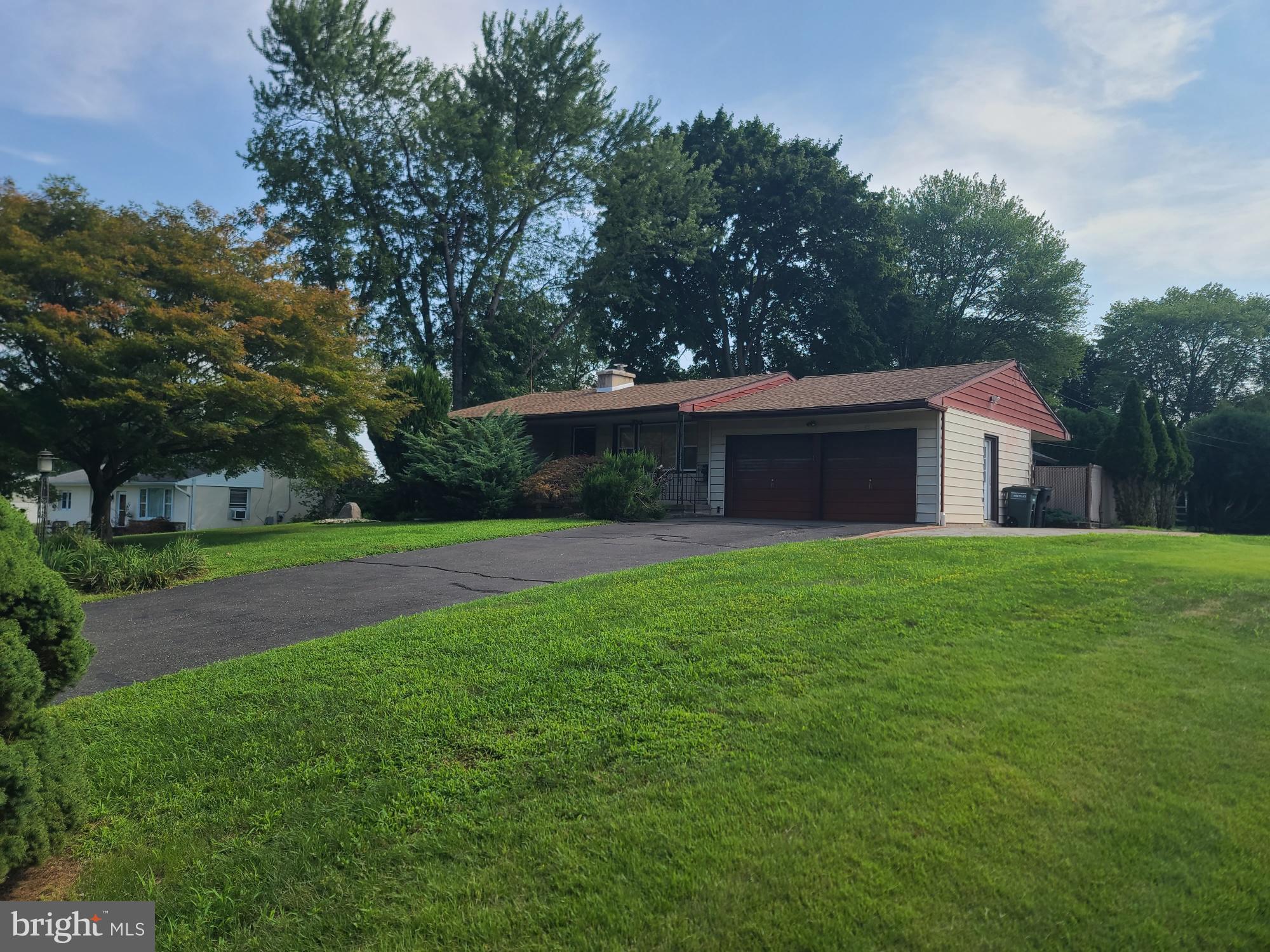 49 Twist Dr, Southampton, PA 18966 photo