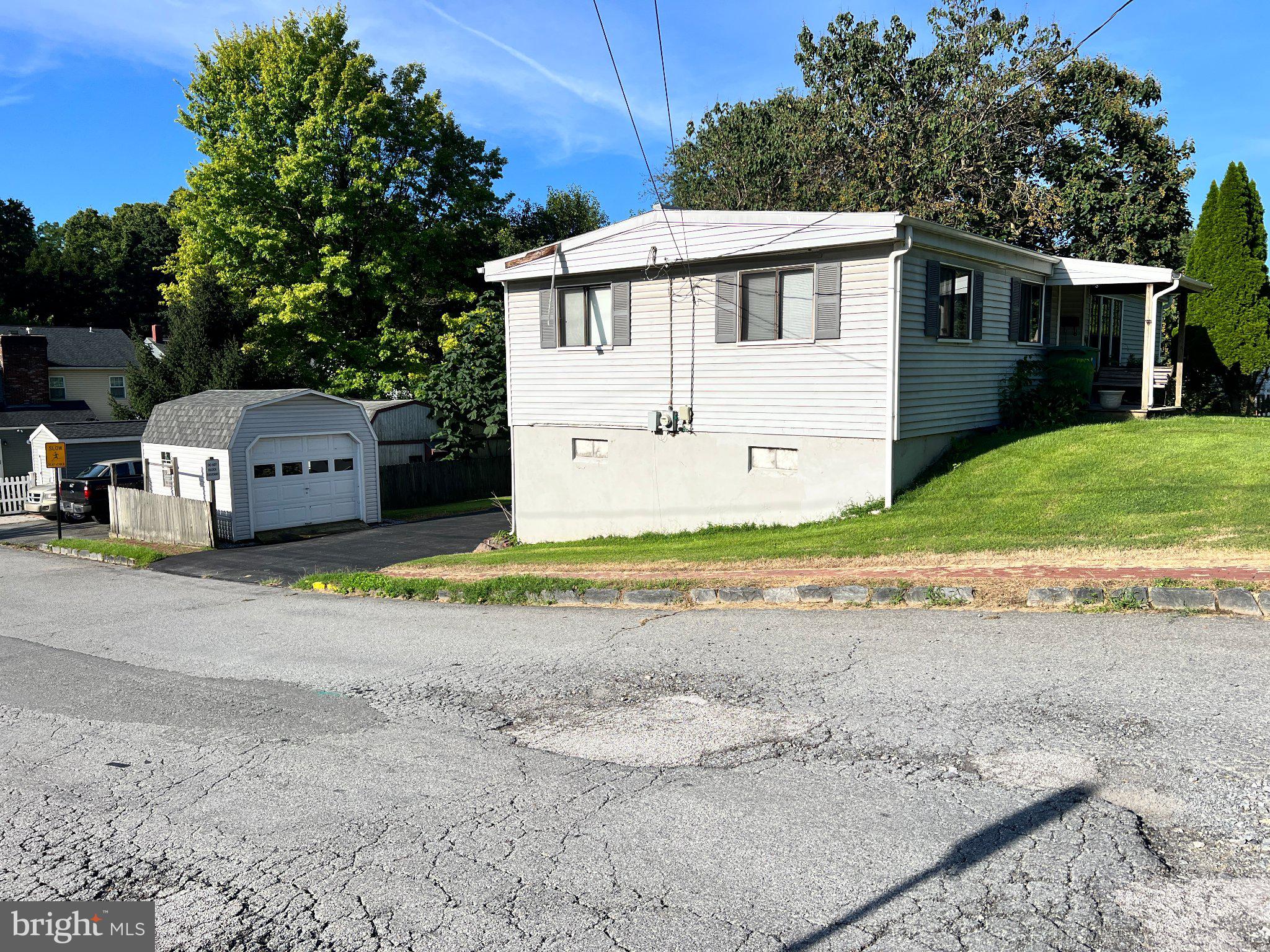 598 E Hazel Ave, Marietta, PA 17547 photo