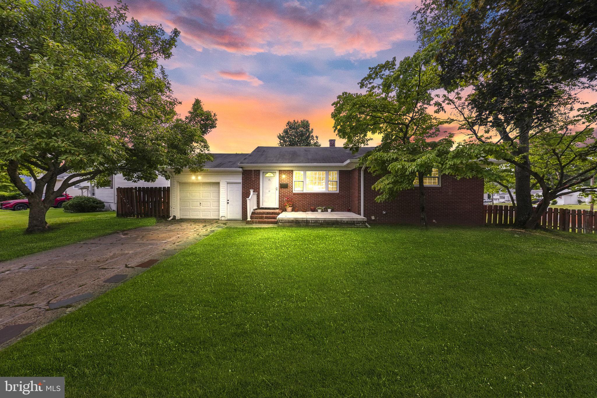 71 Hardwick Dr, Ewan, NJ 08638