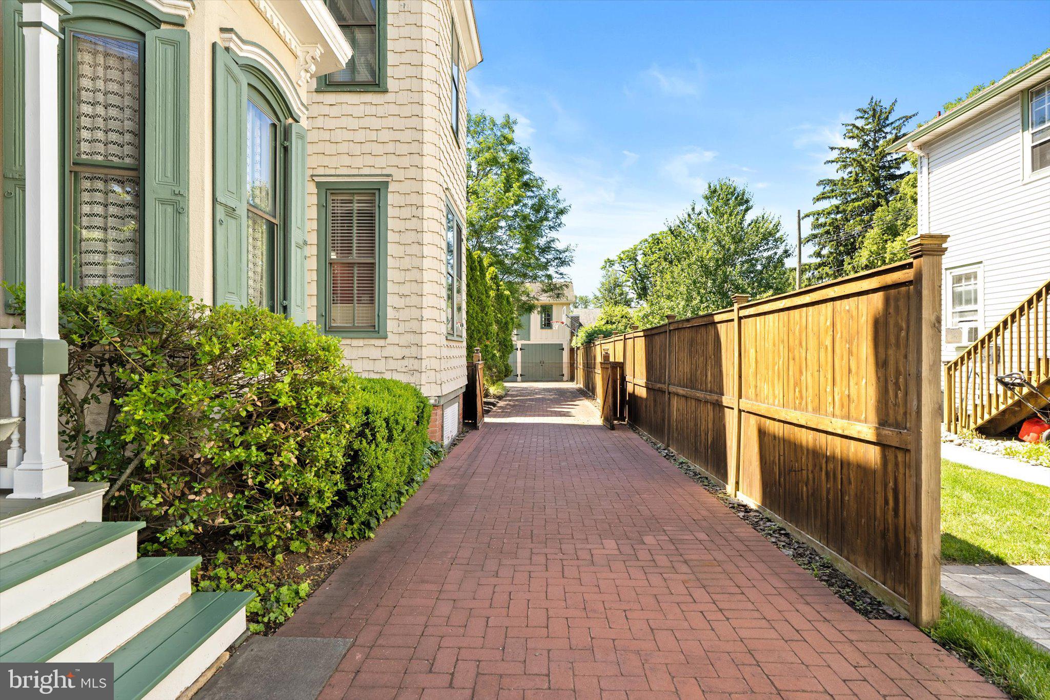 204 E Washington Ave, Newtown, PA 18940 photo