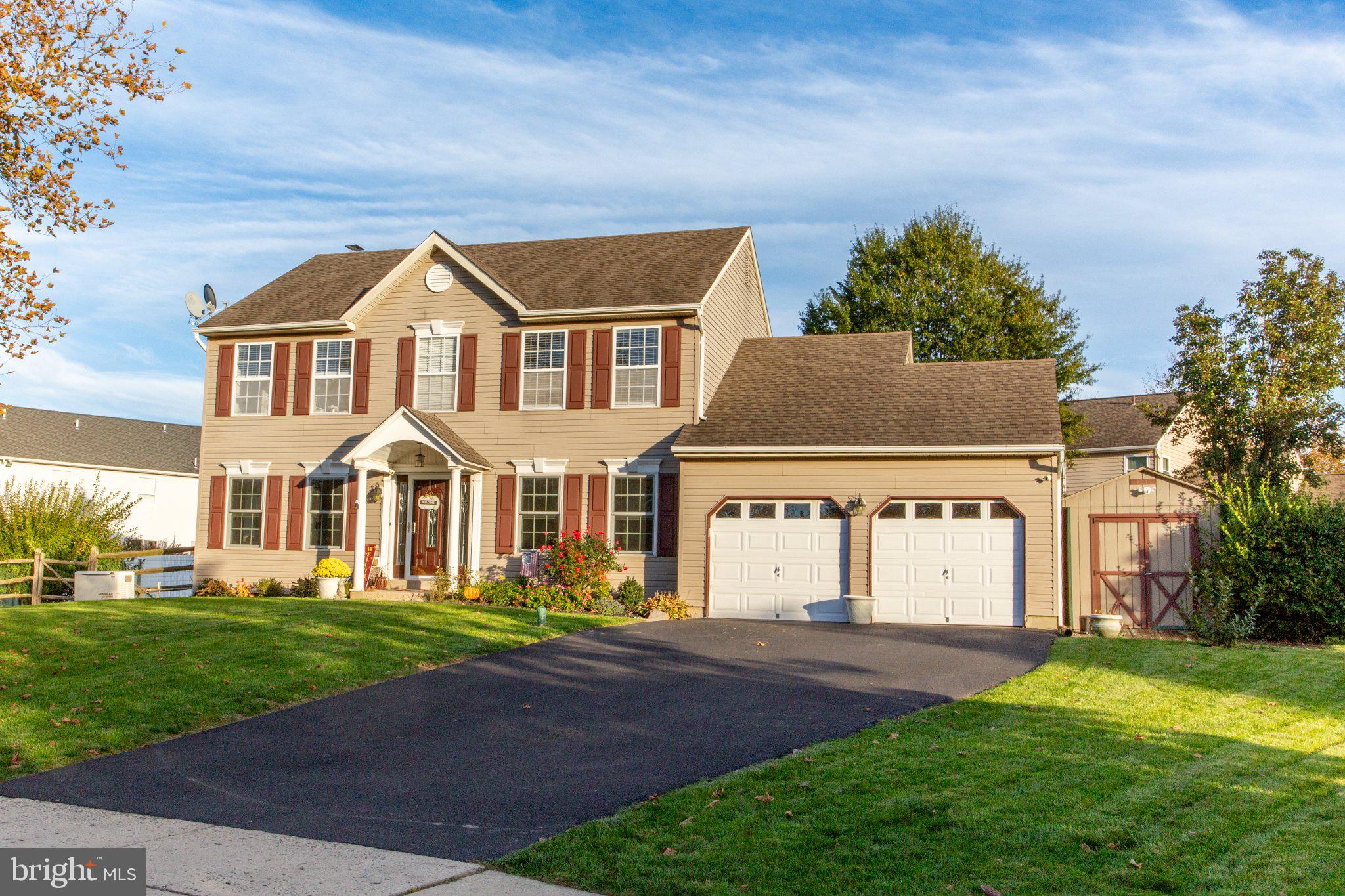 4969 W Rolling Glen Dr, Pipersville, PA 18947 photo