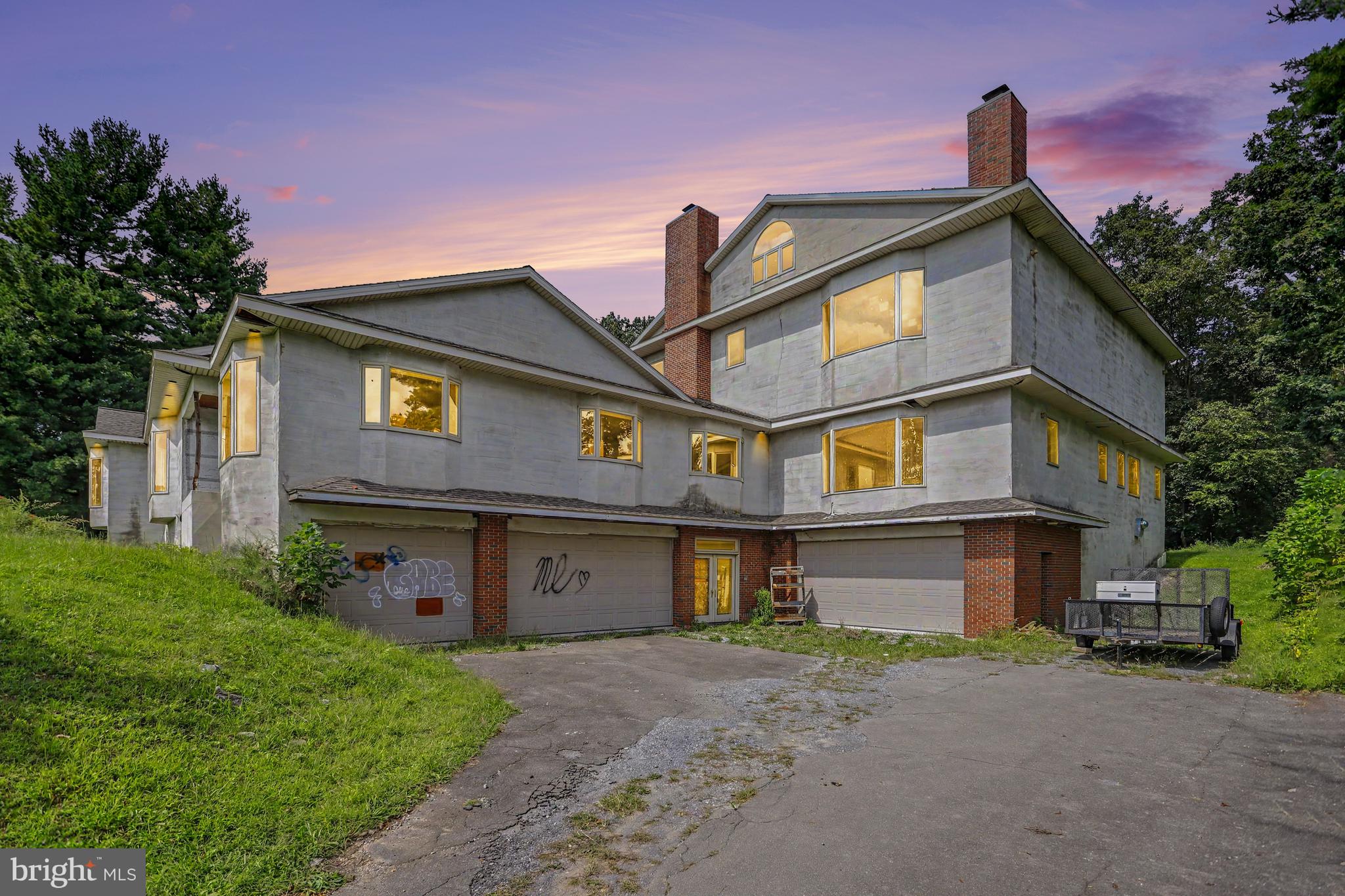 327 Blossom Hill Dr, Lancaster, PA 17601