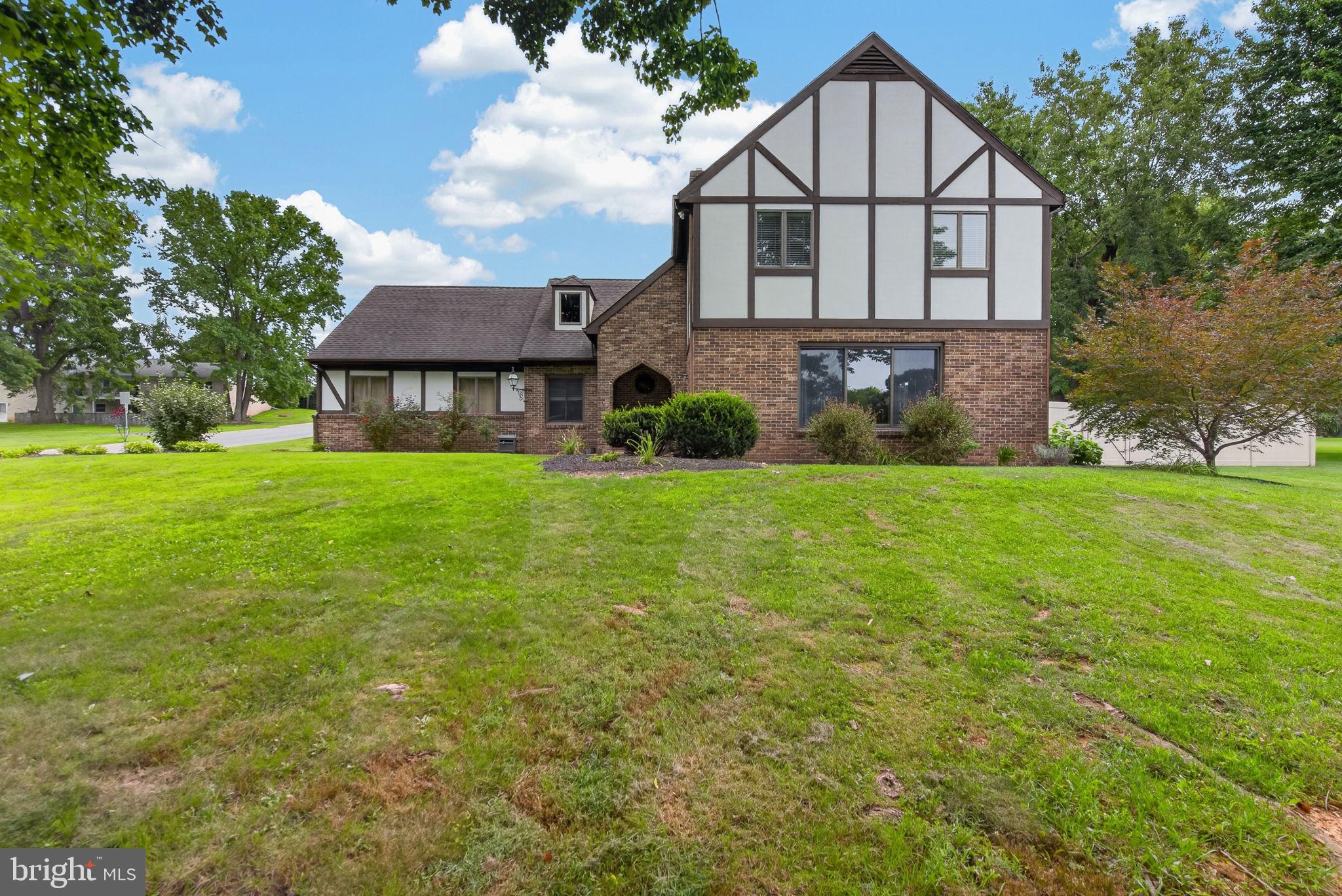 60 Country Ct, Landisville, PA 17538 photo