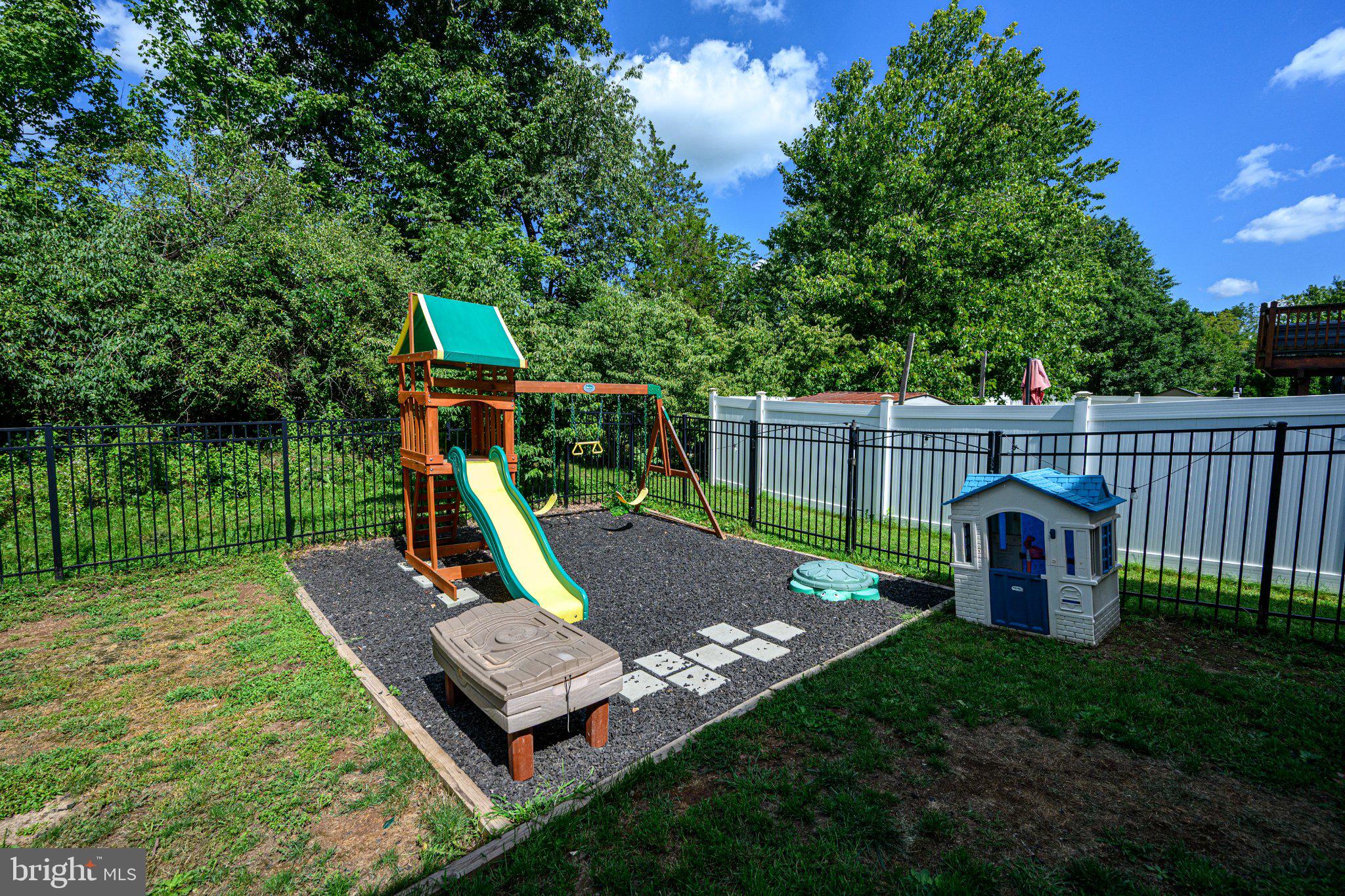 109 Holbrook Ln, Gilbertsville, PA 19525 photo