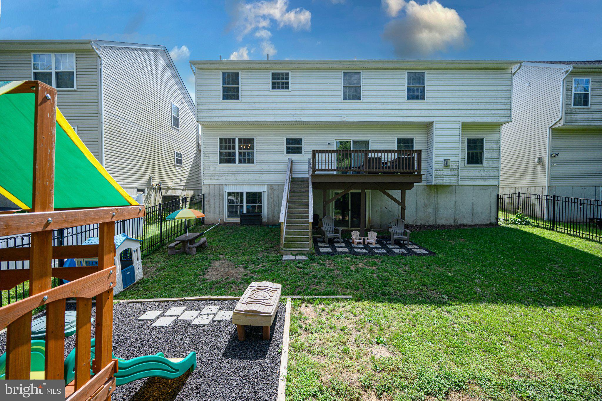 109 Holbrook Ln, Gilbertsville, PA 19525 photo