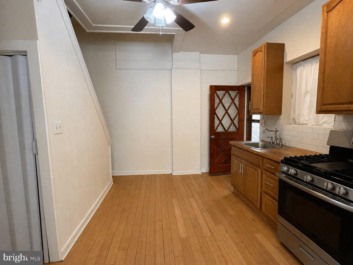 768 S 6th St, Philadelphia, PA 19147 photo