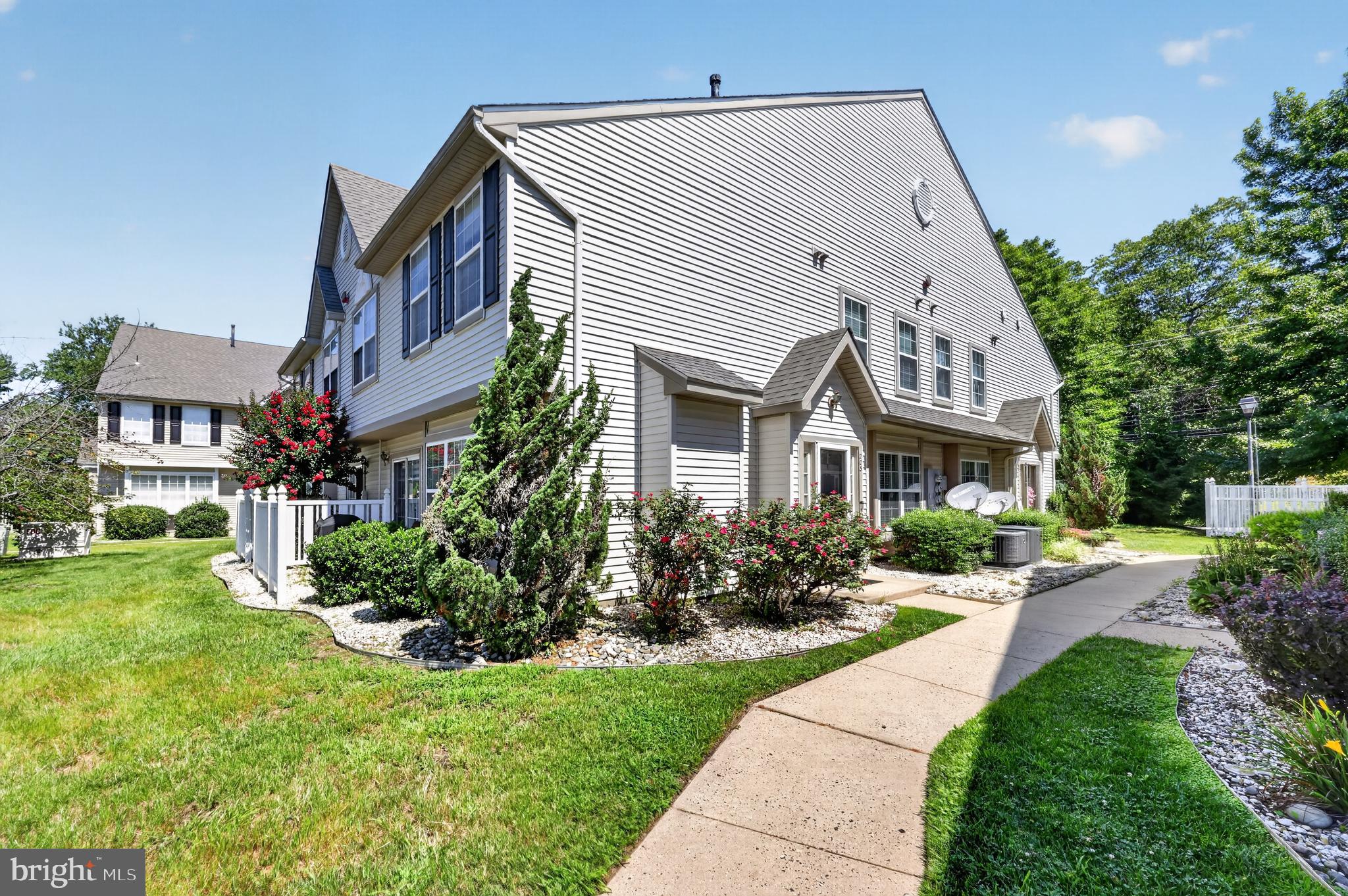 203 Tanglewood Dr, Sicklerville, NJ 08081