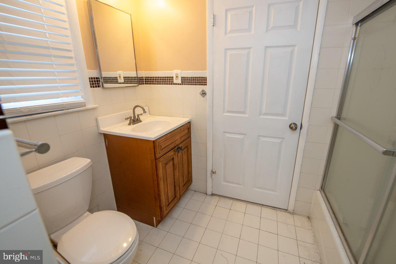 1735 Emerson St, Philadelphia, PA 19152 photo