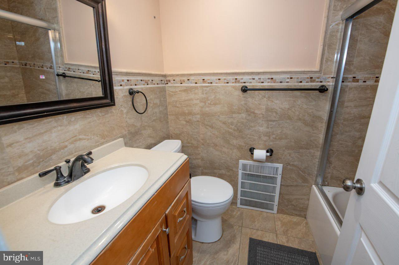 1735 Emerson St, Philadelphia, PA 19152 photo