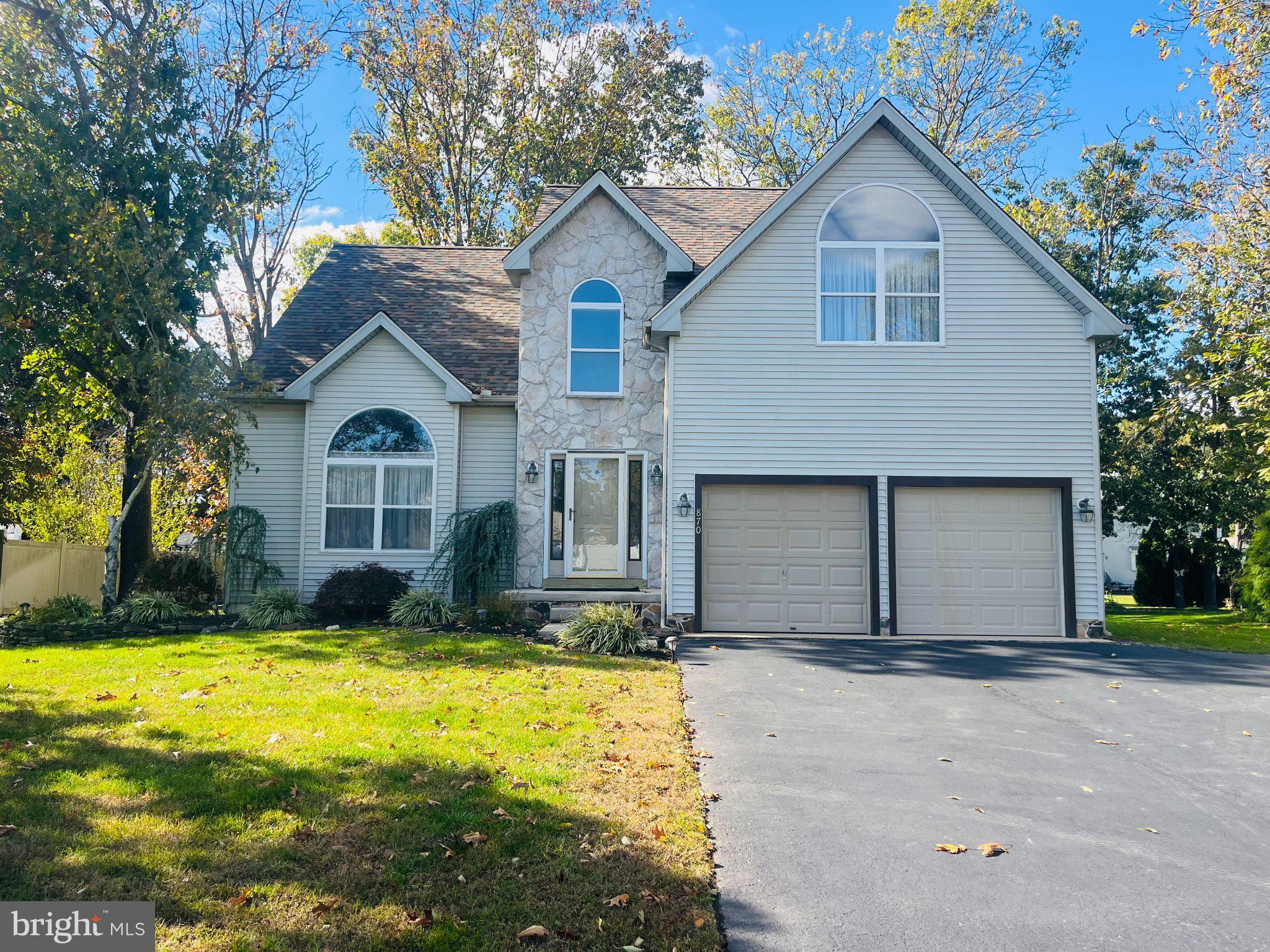 870 Longwood Dr, Vineland, NJ 08361