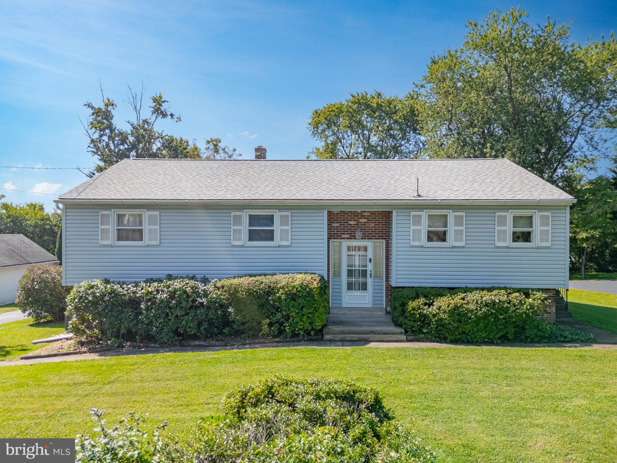 258 S Wall St, Spring City, PA 19475 photo