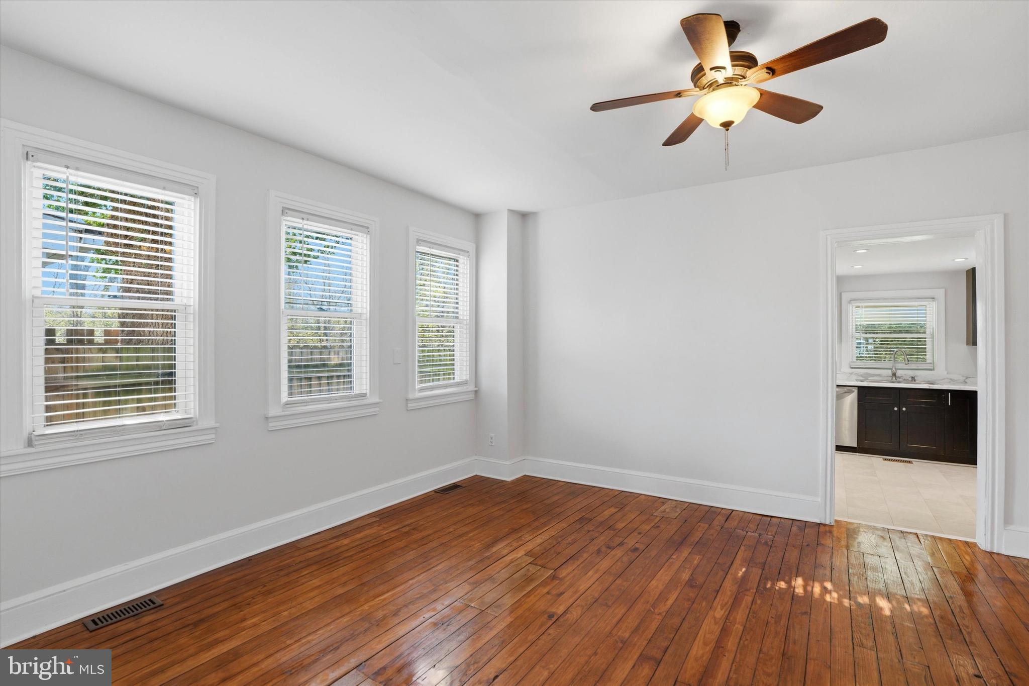 354 Apple St, Pottstown, PA 19464 photo