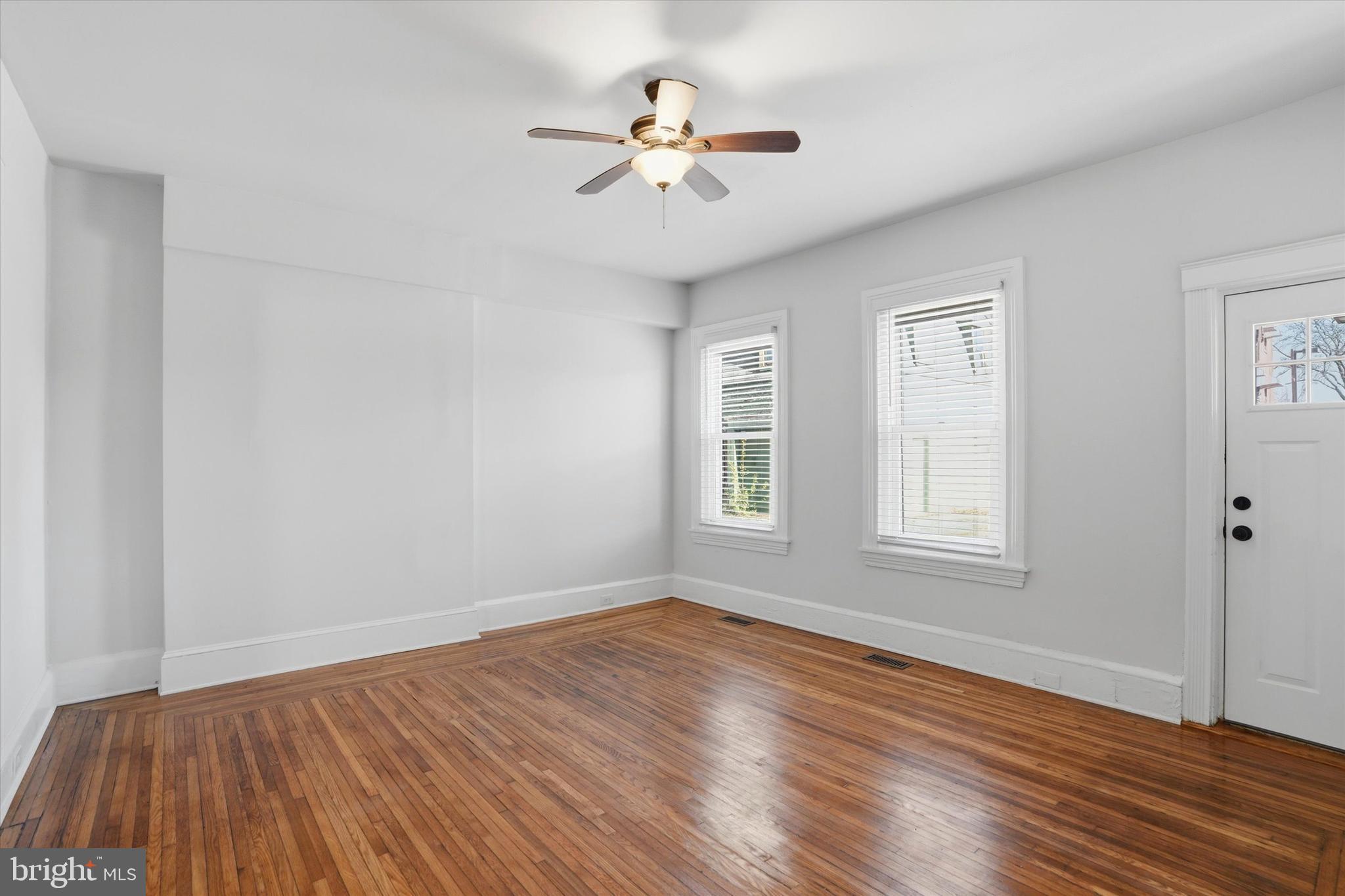 354 Apple St, Pottstown, PA 19464 photo