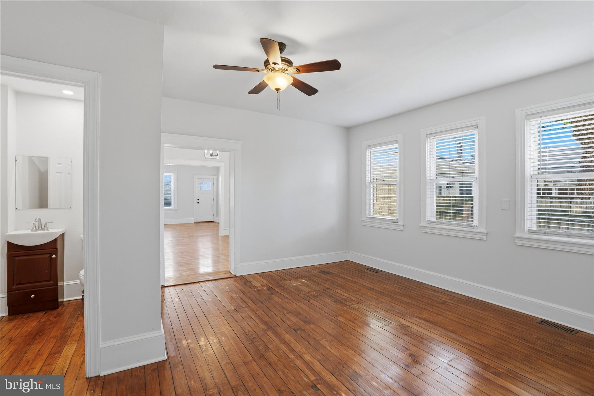 354 Apple St, Pottstown, PA 19464 photo