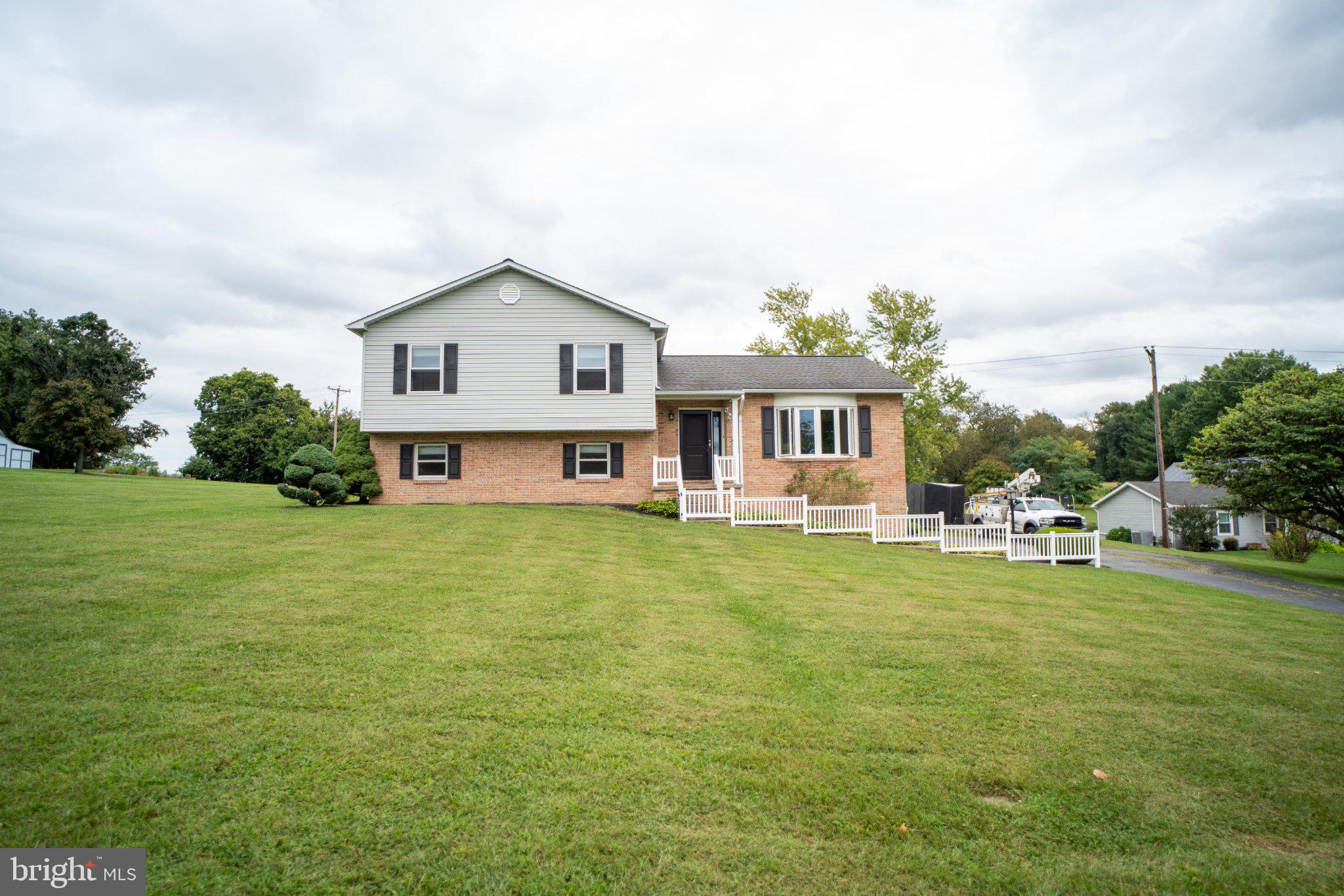 1017 Valley View Rd, York, PA 17406