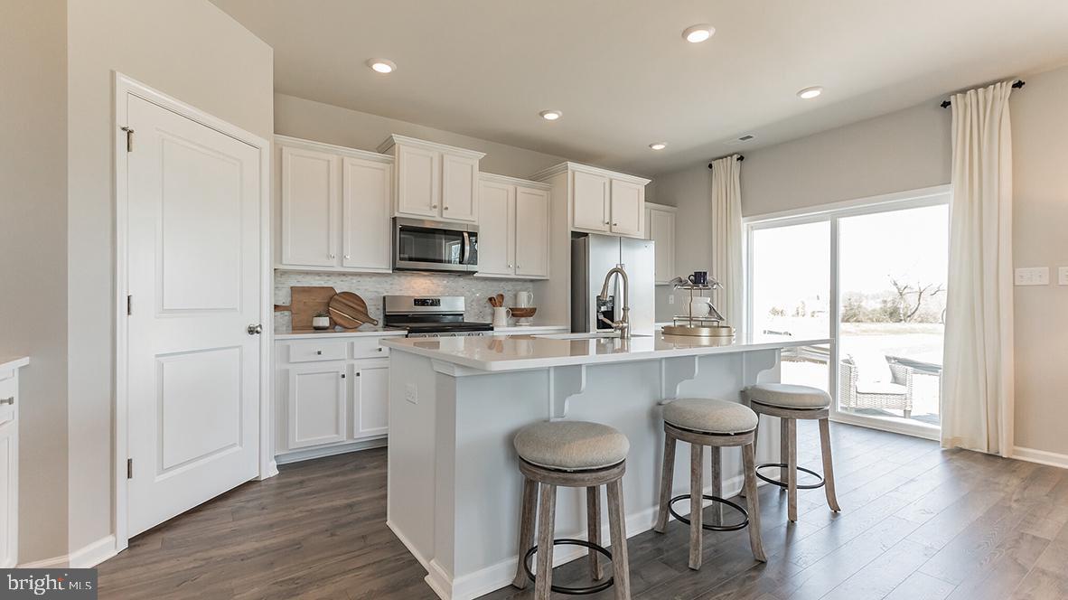 28 Skipton Ln, Moorestown, NJ 08057 photo