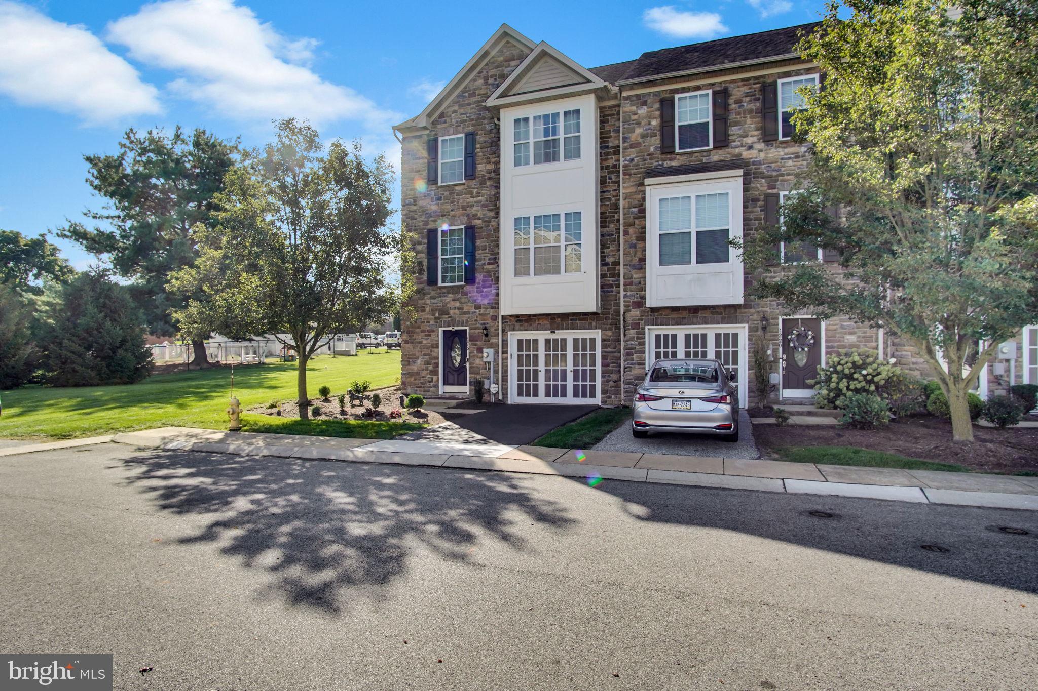 1216 Stonehaven Way, York, PA 17403 photo