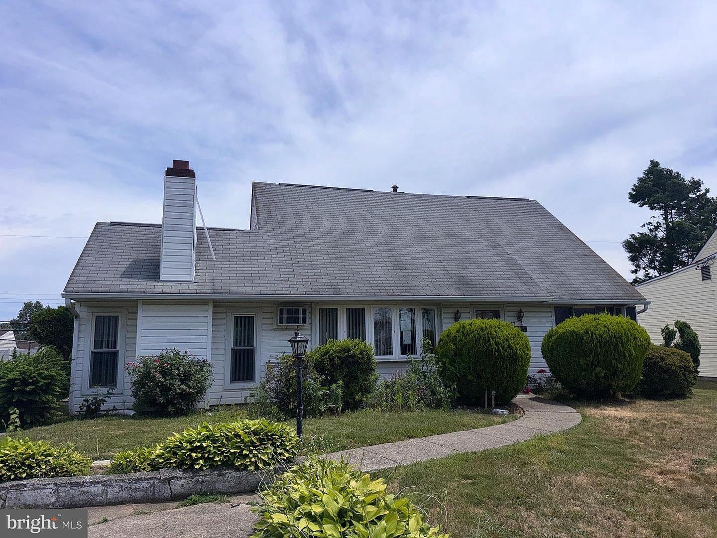 62 Plumtree Rd, Levittown, PA 19056